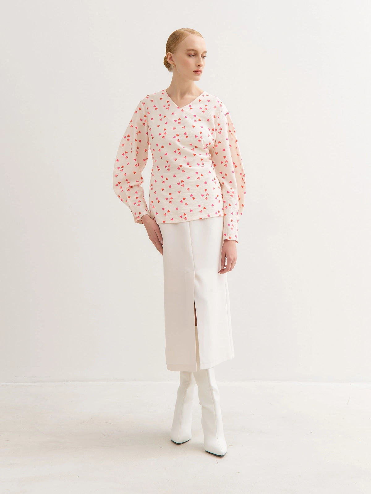 Молочная блуза с принтом