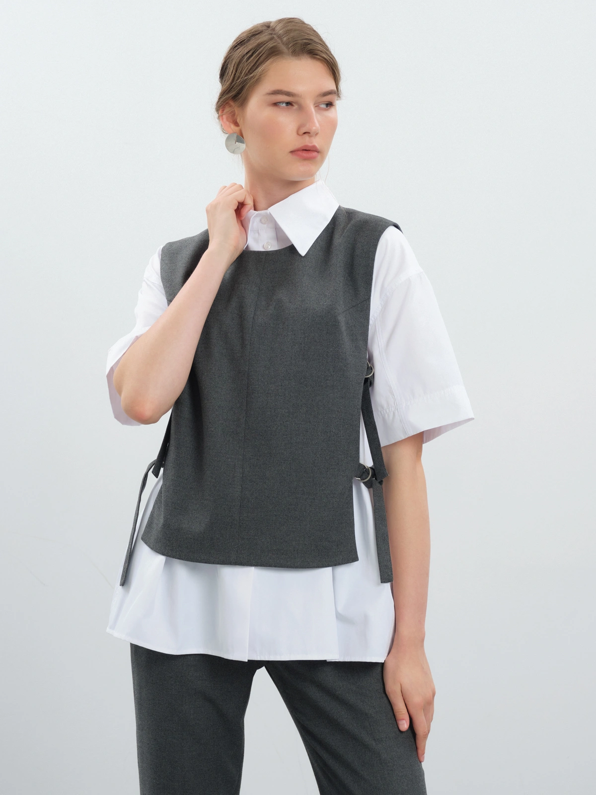 Жилет с поясами на кольцах