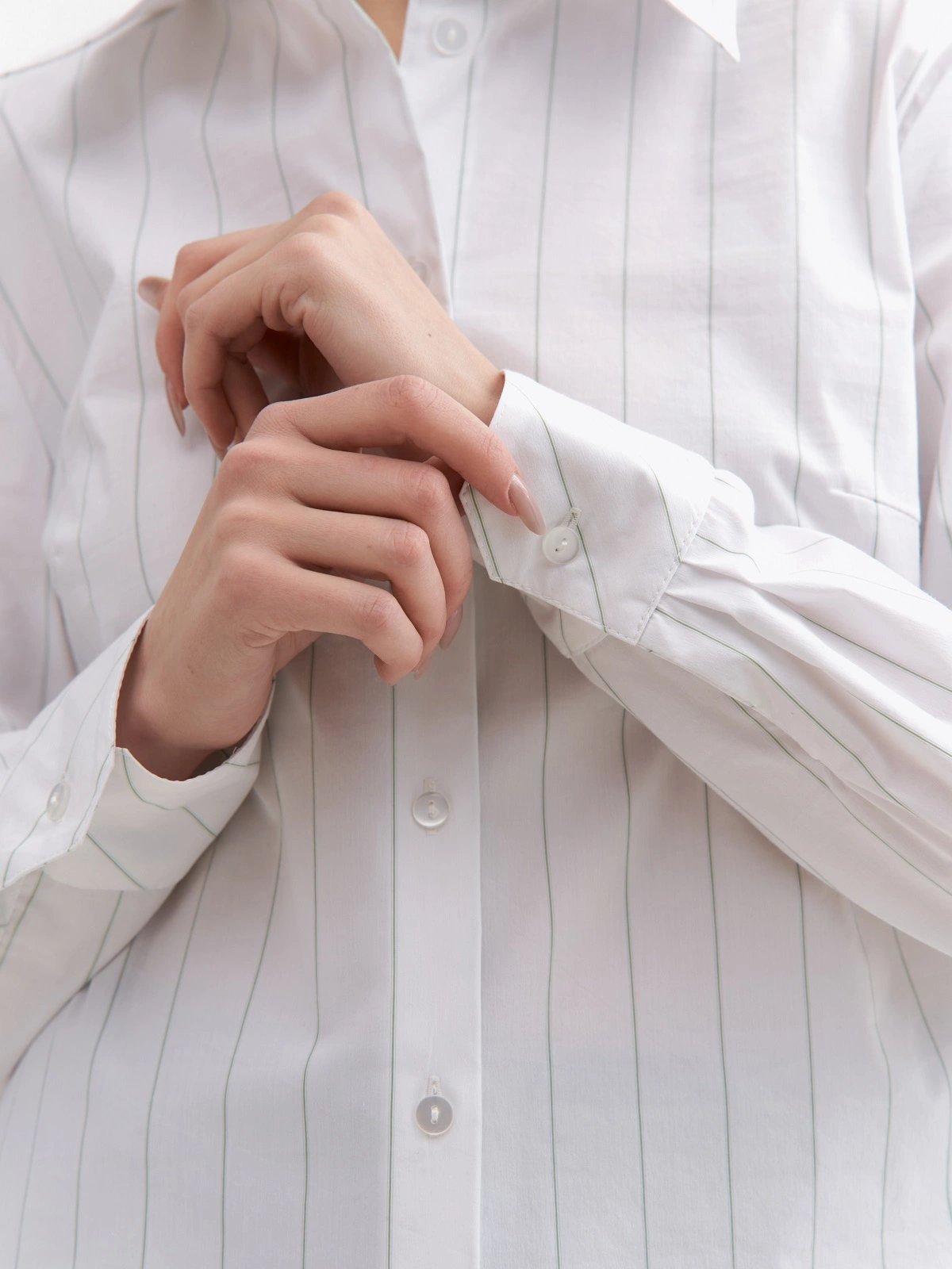 Рубашка в зеленую полоску