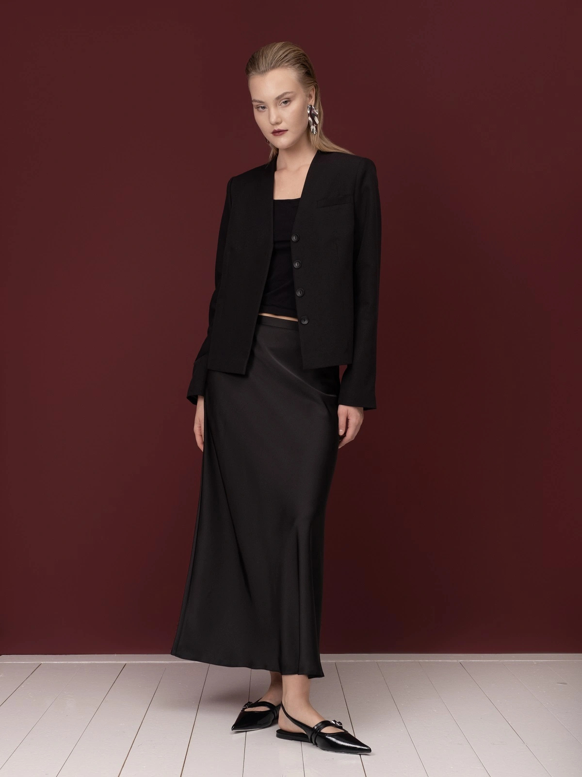 Черная атласная юбка Hecate