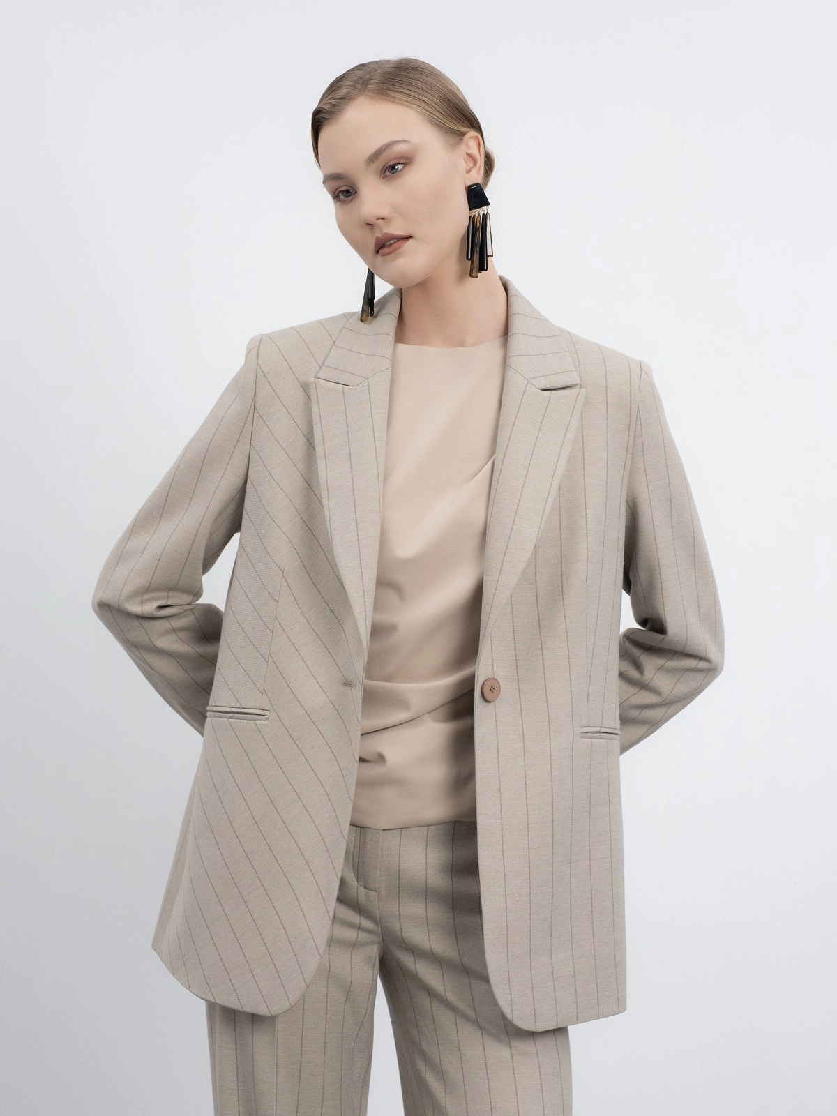 Бежевый лонгслив со сборкой