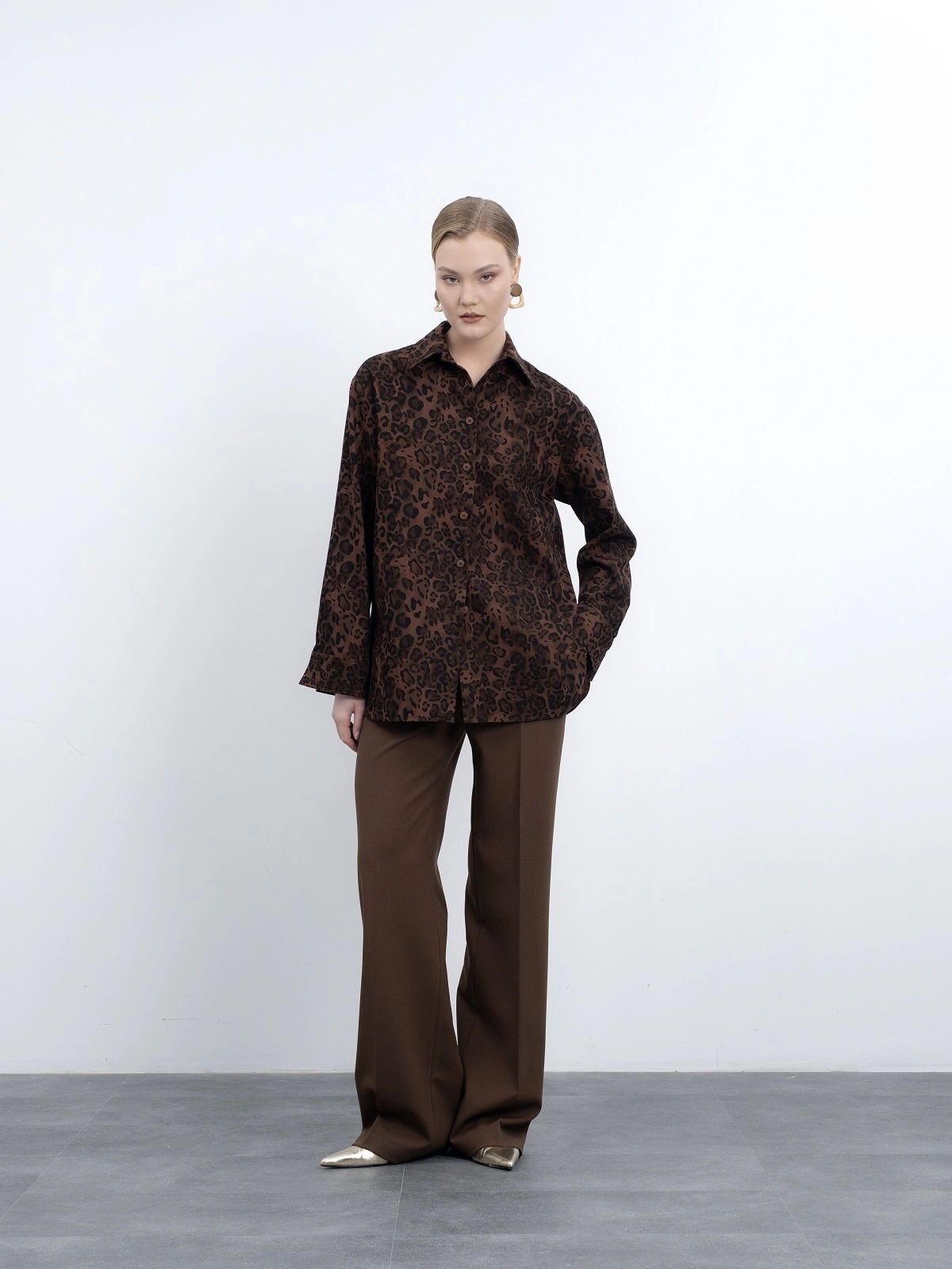 Прямые брюки в кофейном оттенке