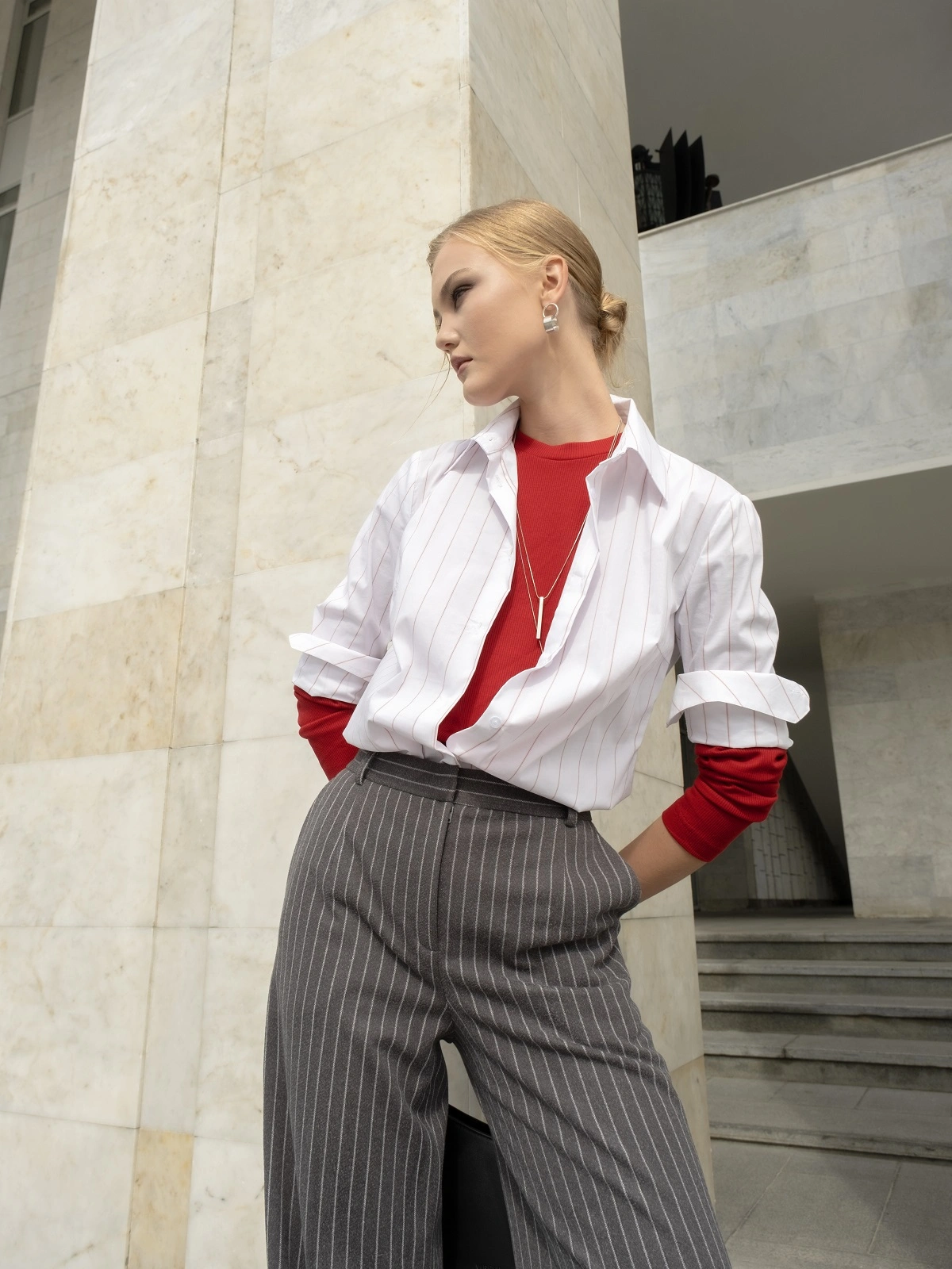 Рубашка в красную полоску