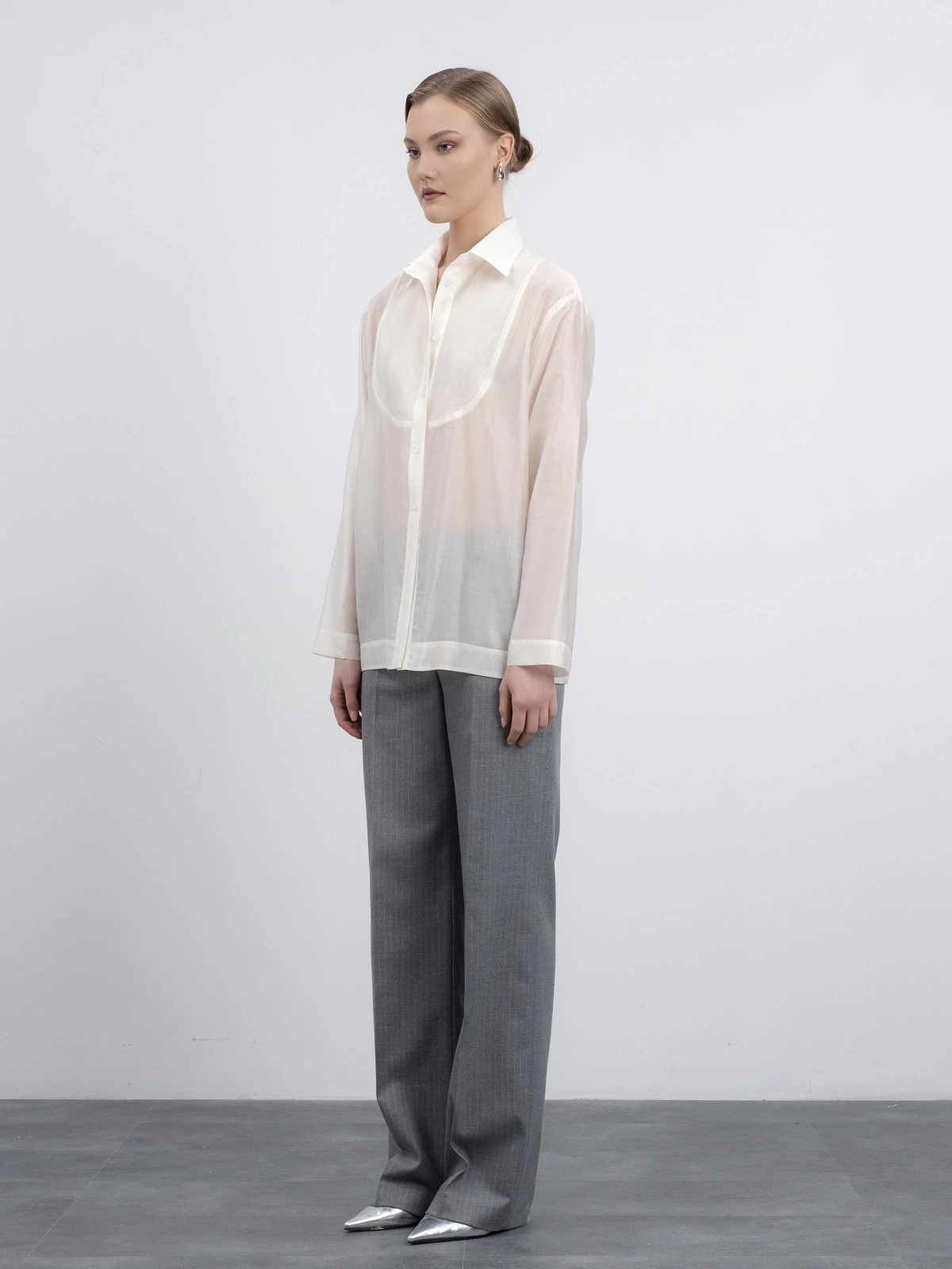 Жемчужная блуза с пластроном