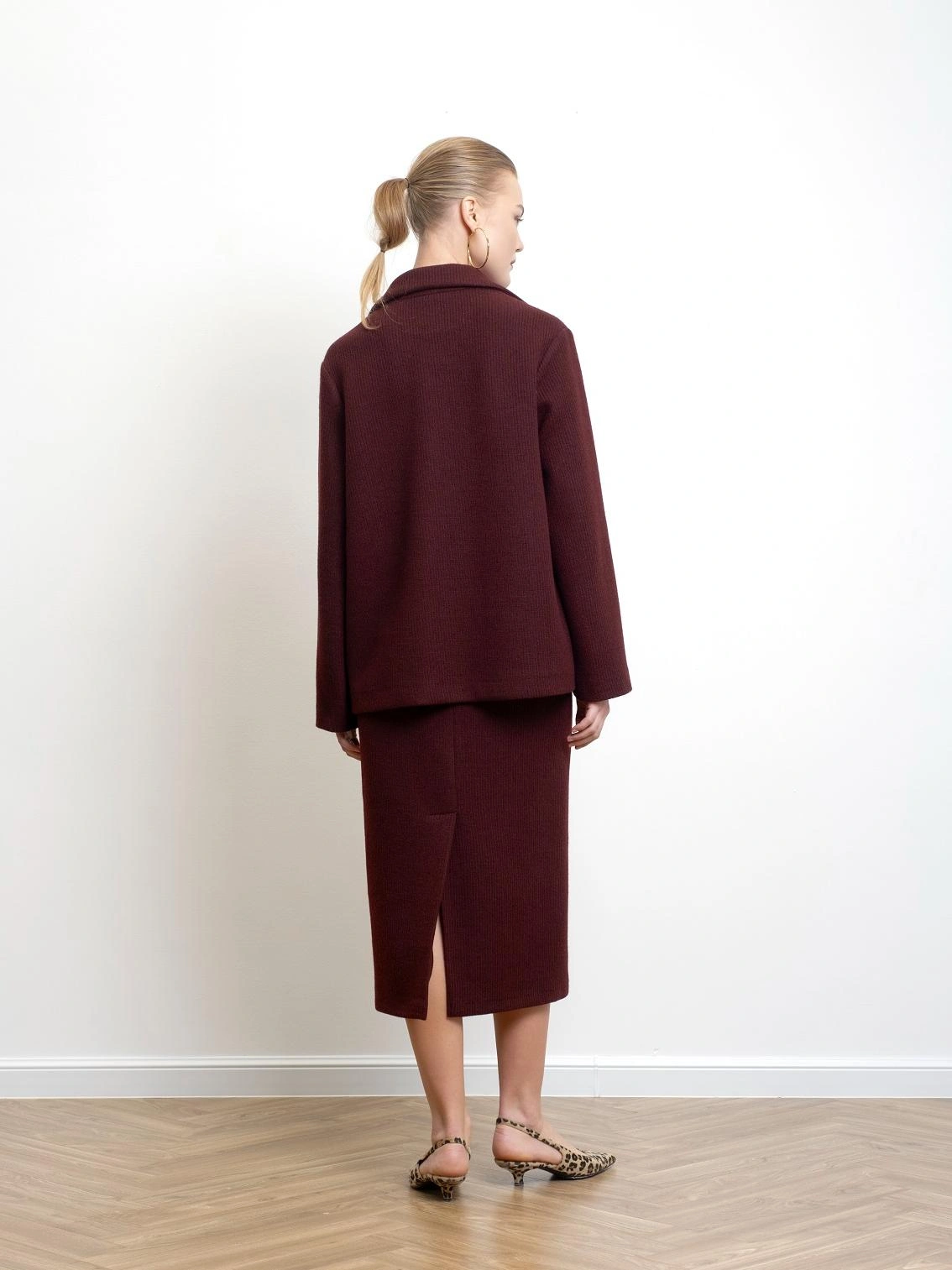 Бордовая юбка из трикотажа