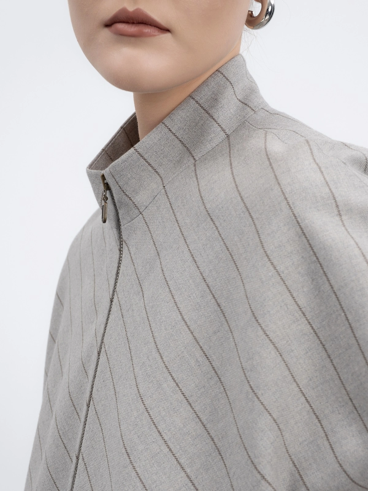 Серый жилет кокон в полоску