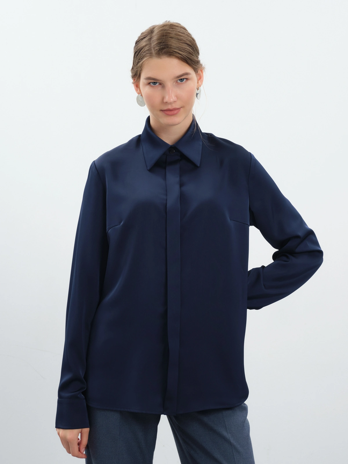 Синяя атласная блуза