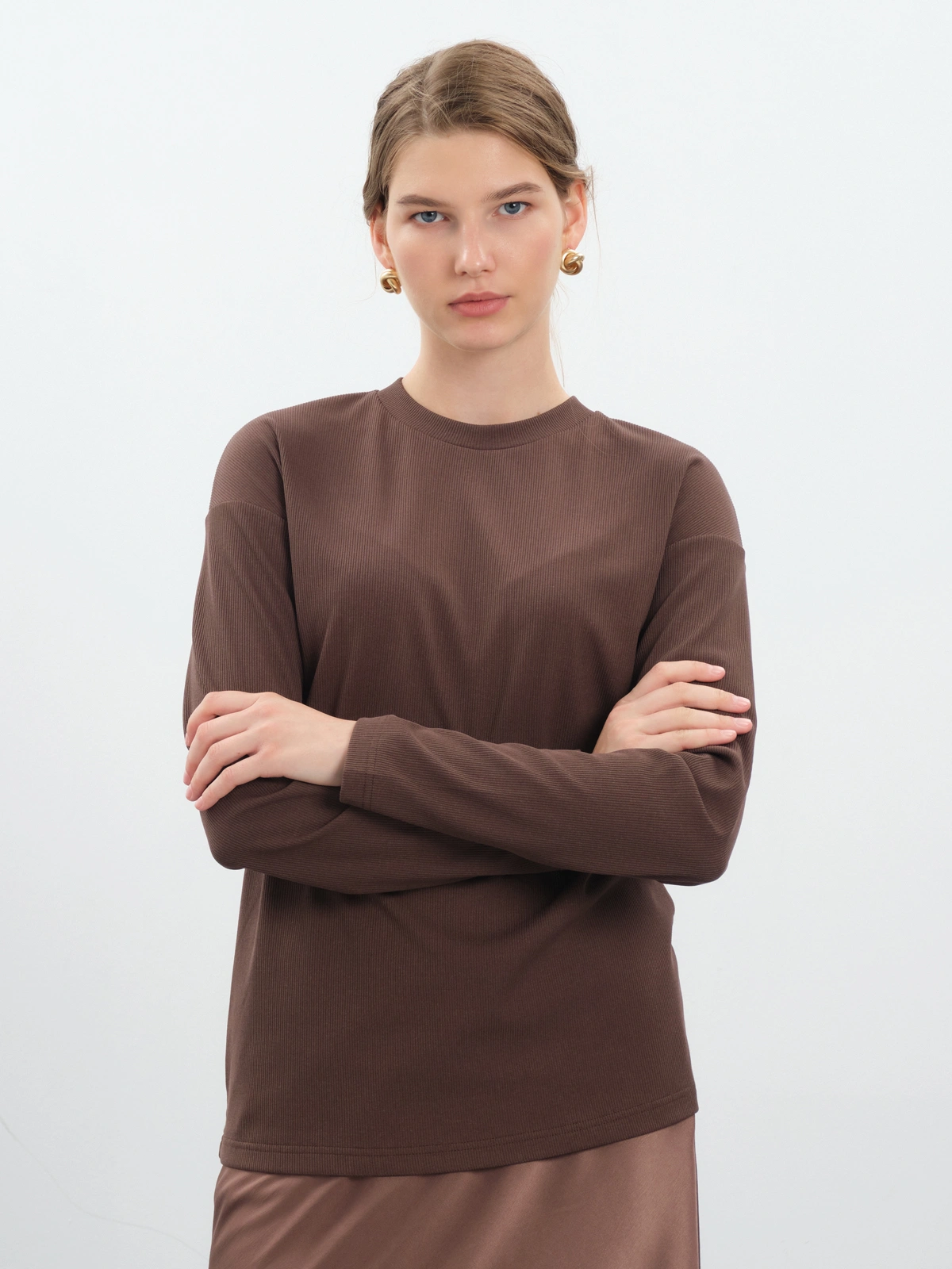 Шоколадный утепленный лонгслив в рубчик