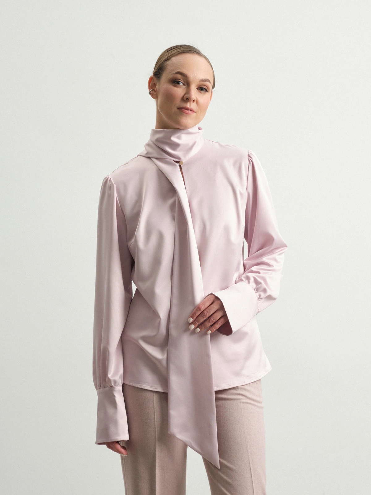 Розовая блуза с бантом Eranthis