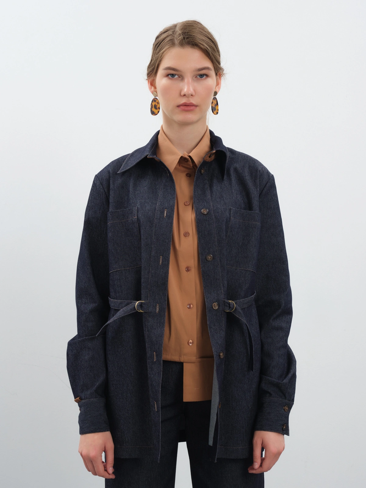 Темно-синяя рубашка из денима