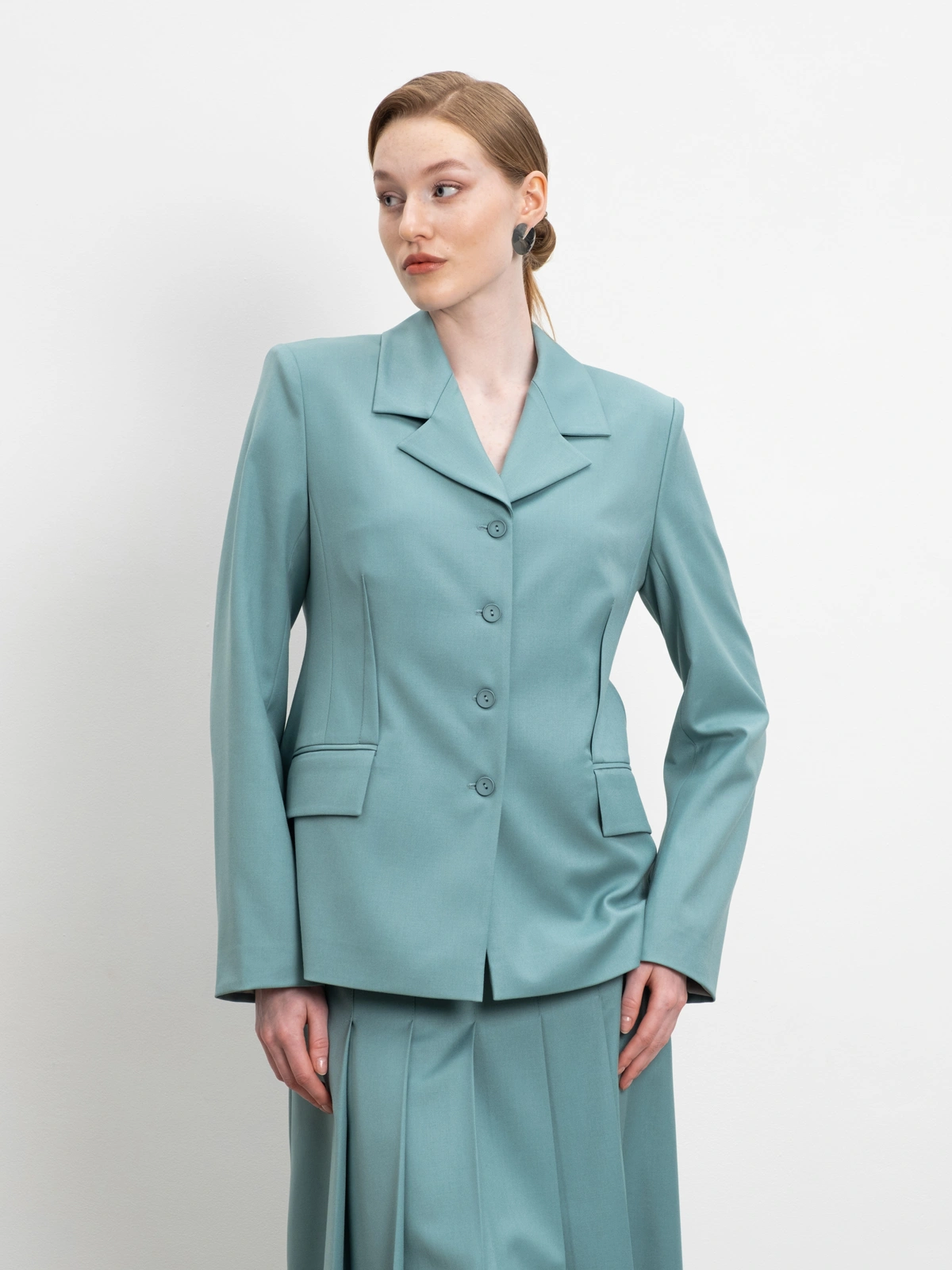 Мятный жакет с поясом