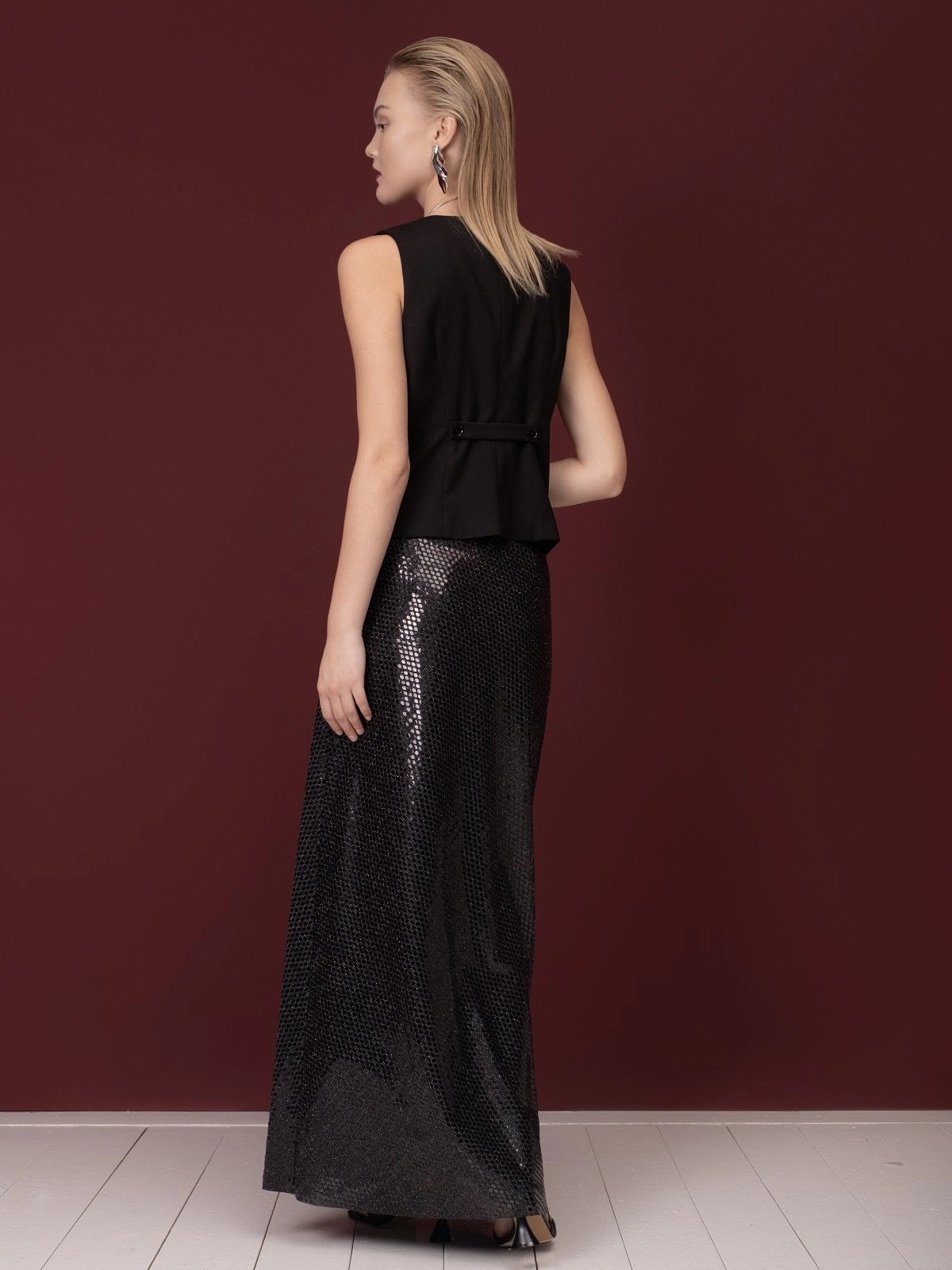 Черная юбка с пайетками