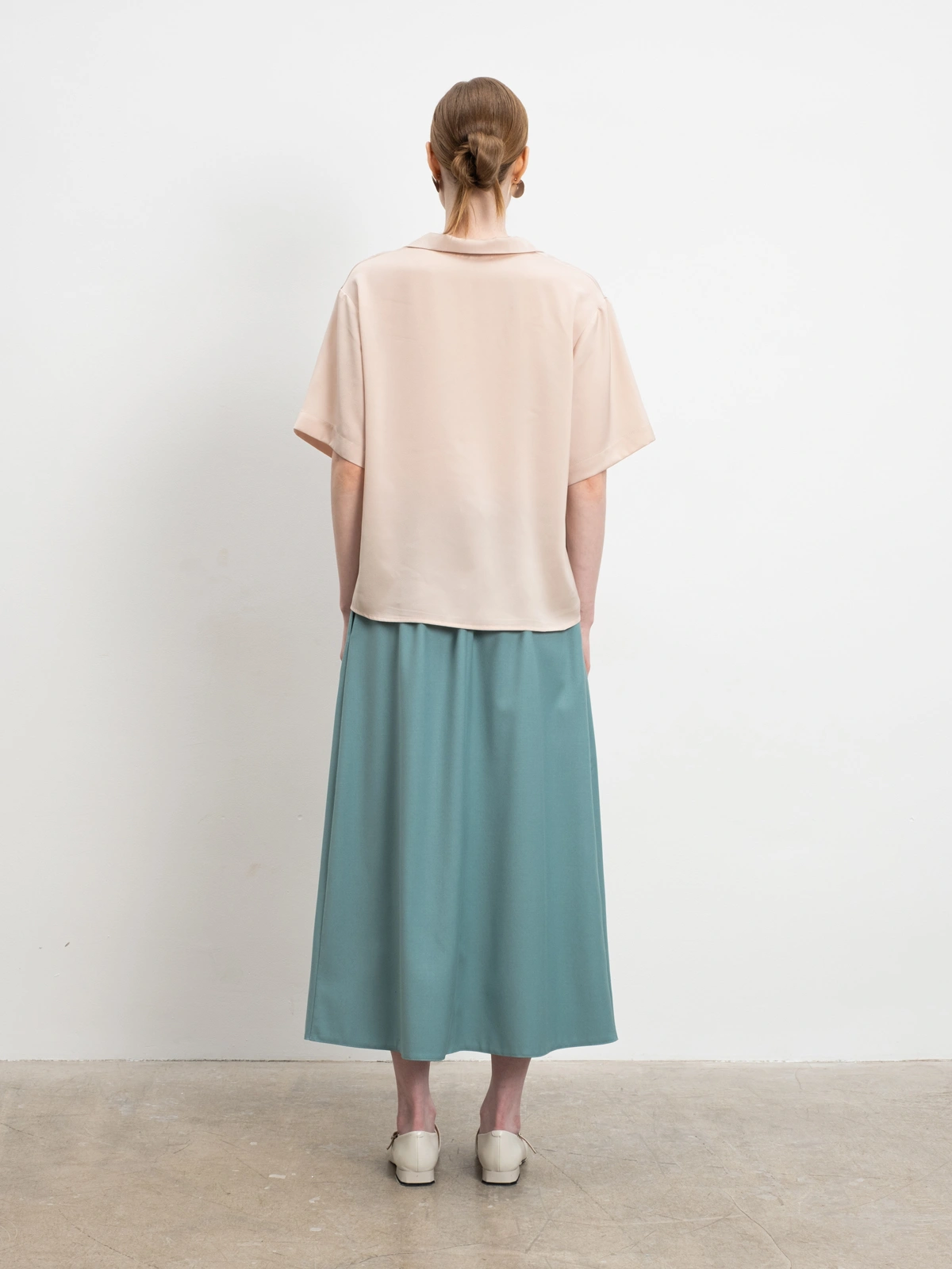 Бежевая блуза-поло