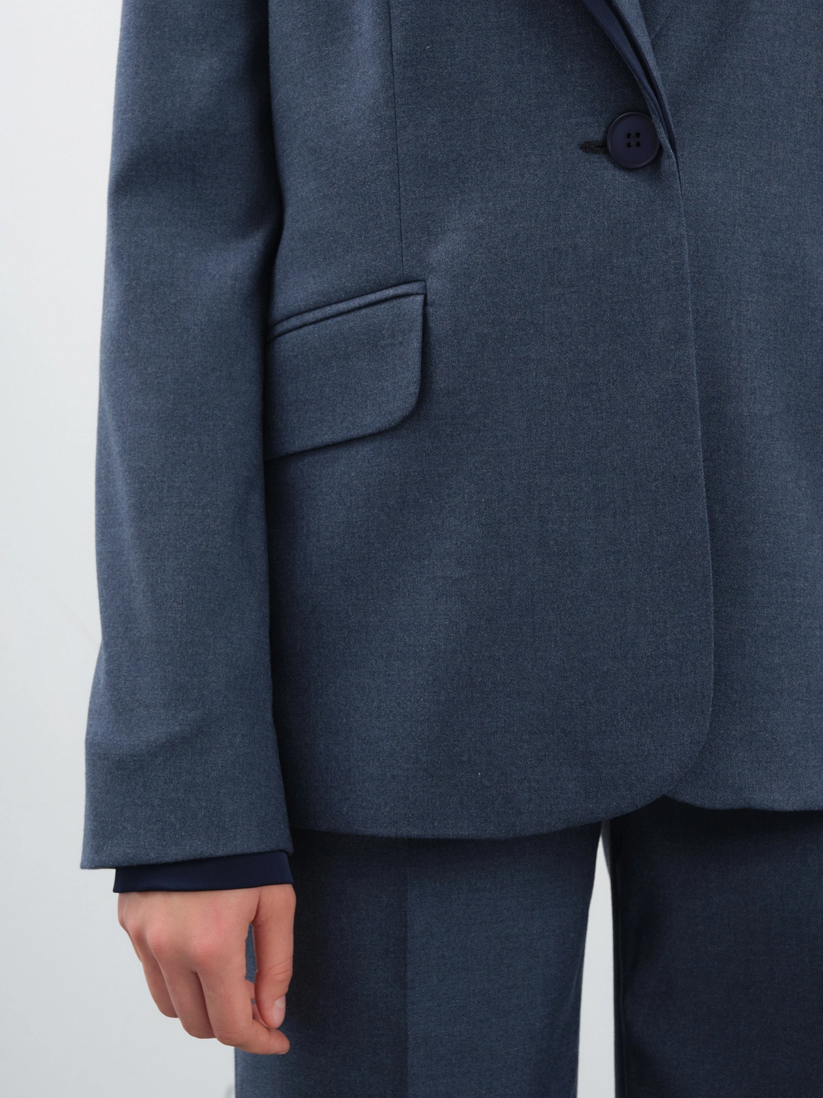 Синий жакет с шелковой отделкой