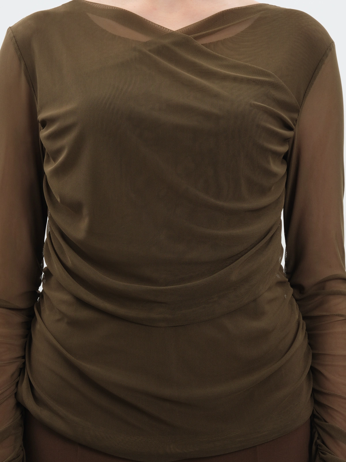 Лонгслив-сетка в оттенке хвои