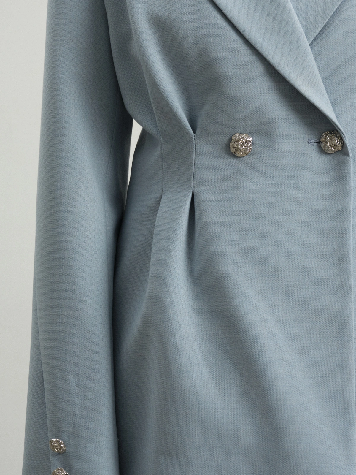 Голубой приталенный жакет Allure