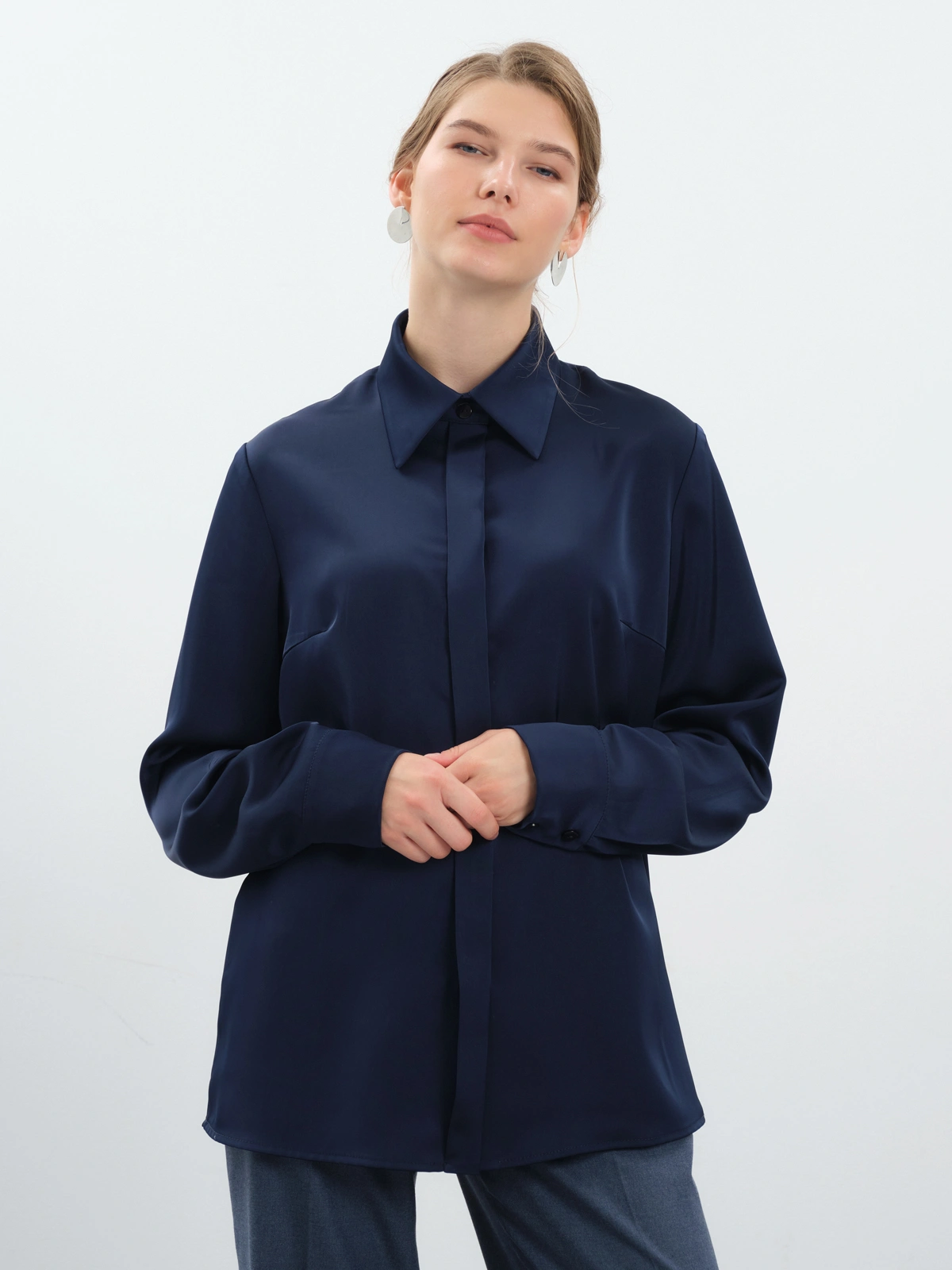 Синяя атласная блуза