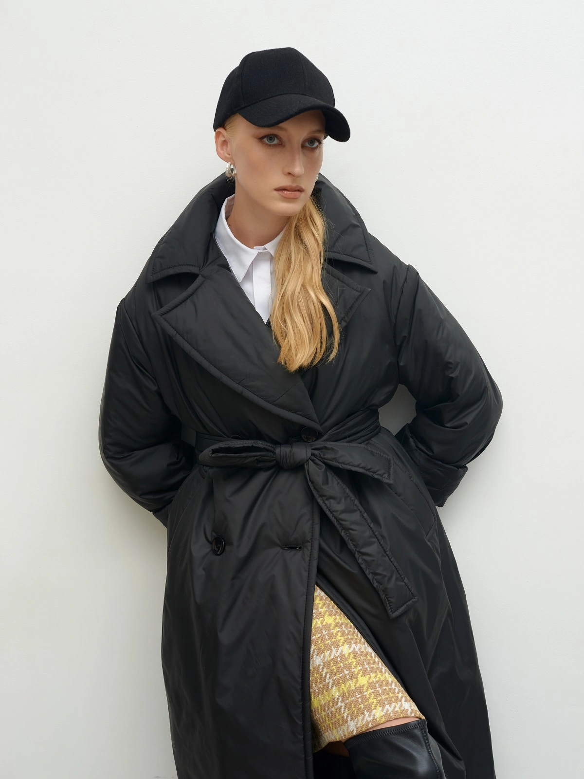 Черное пальто на синтепоне