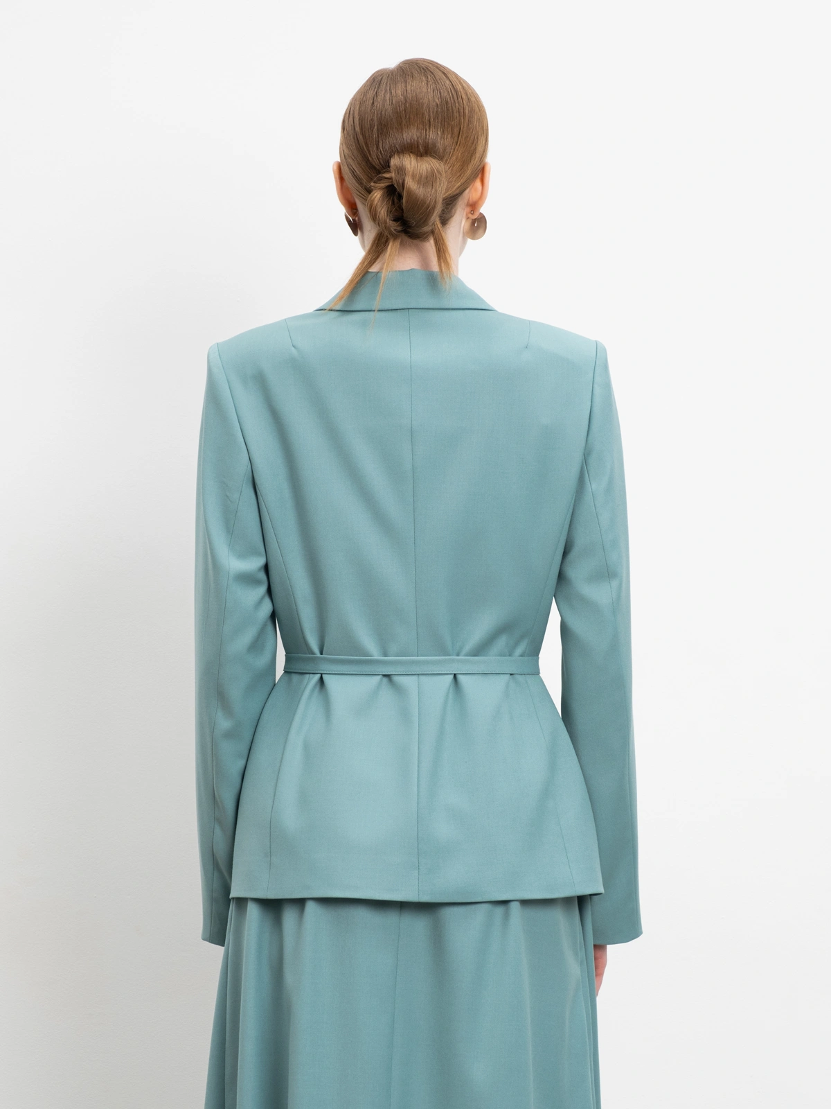 Мятный жакет с поясом