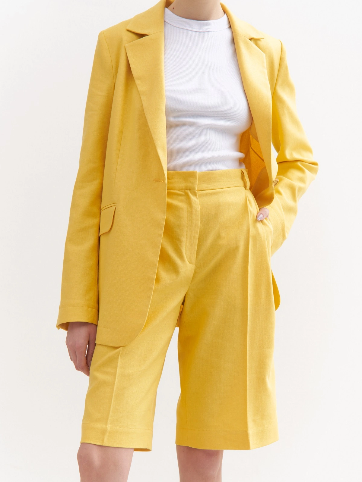 Желтые бермуды