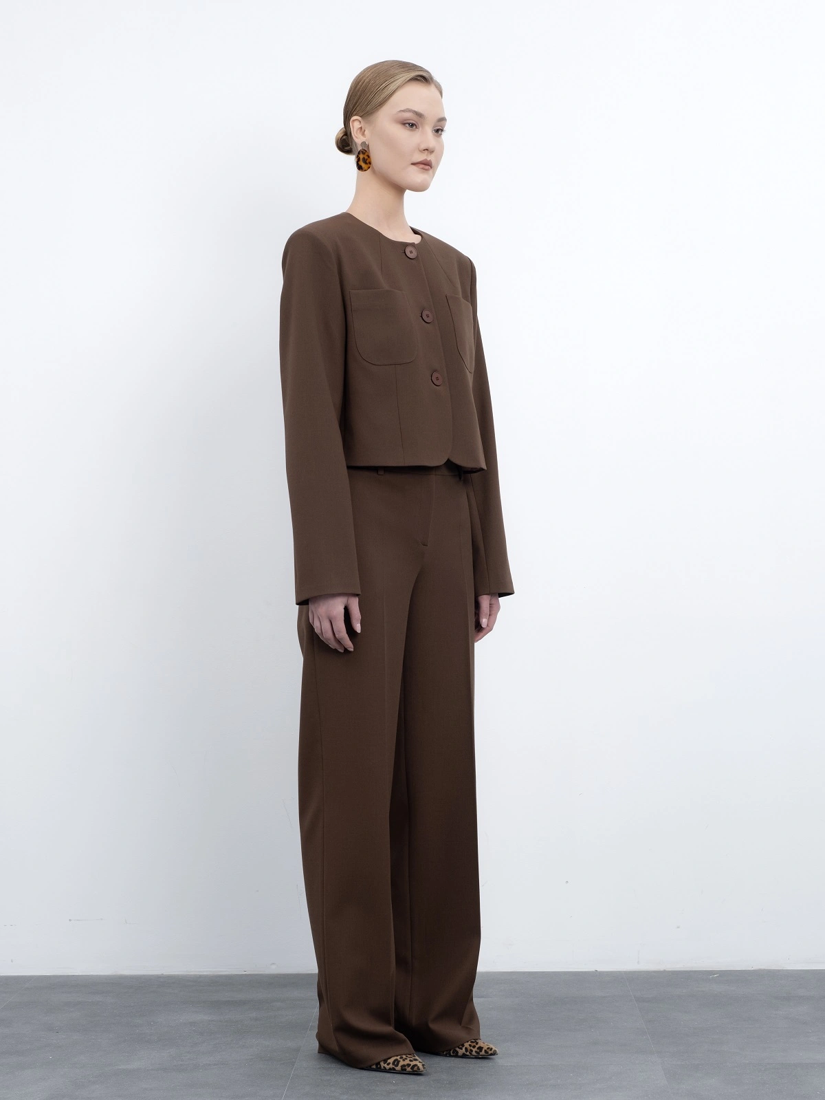 Прямые брюки в кофейном оттенке