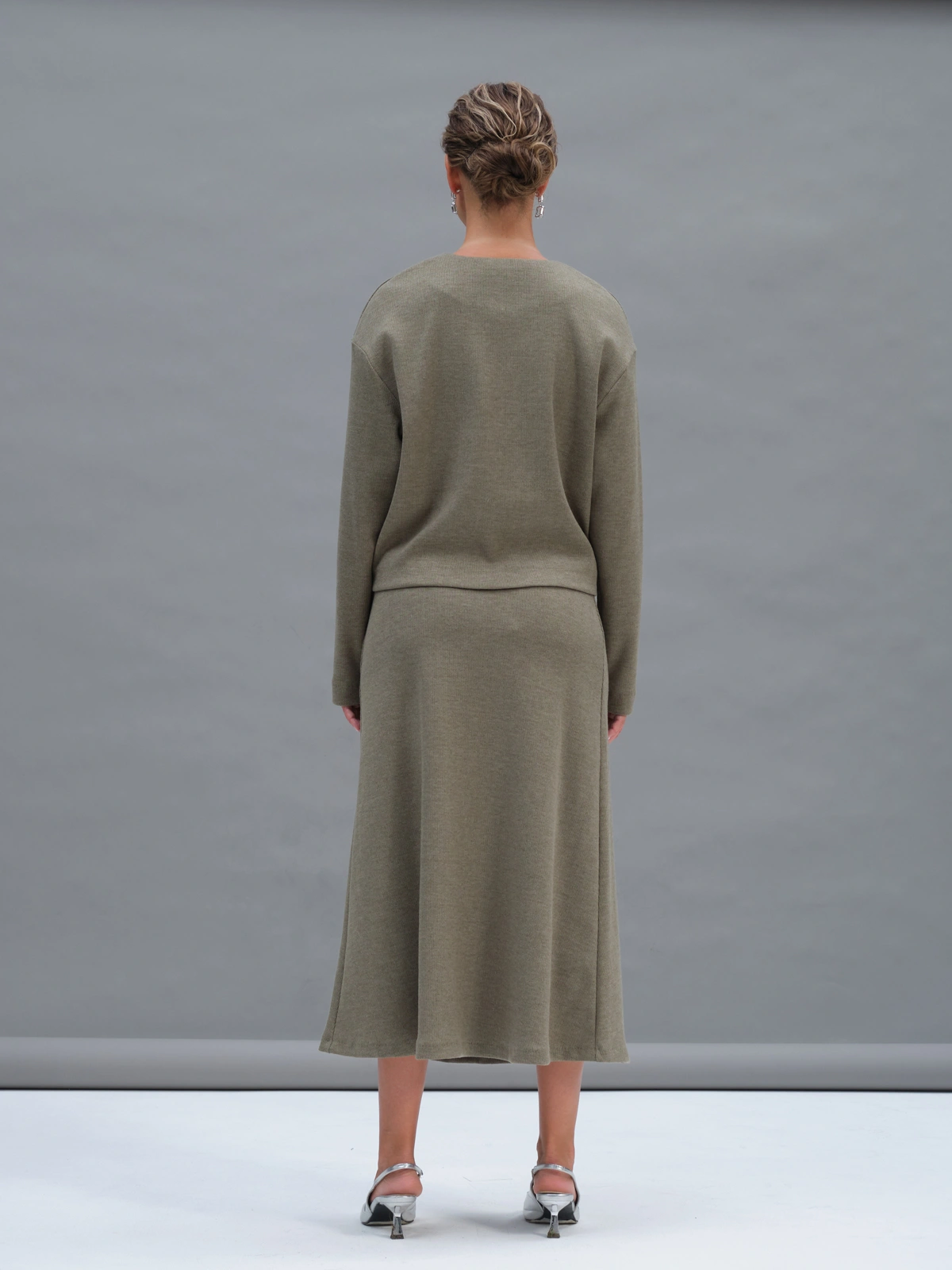 Оливковая трикотажная юбка