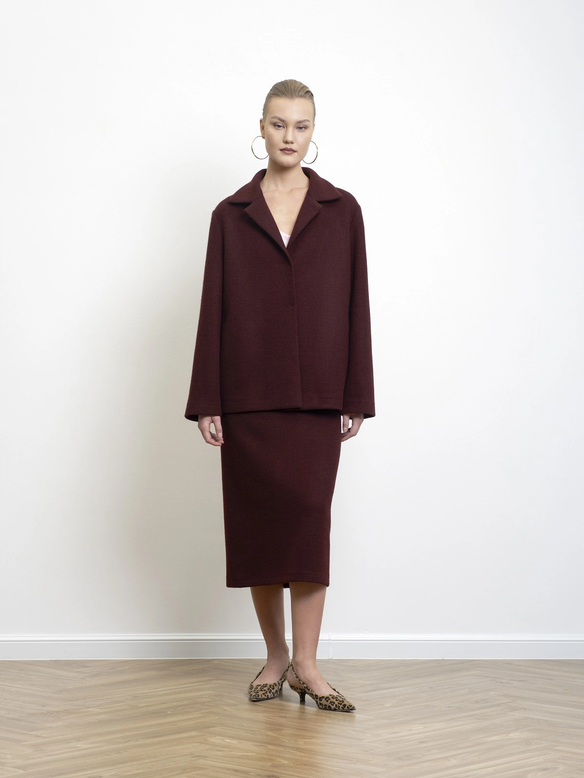 Бордовый жакет из трикотажа