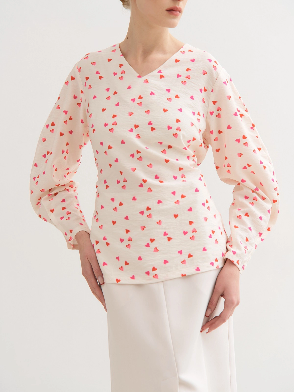 Молочная блуза с принтом