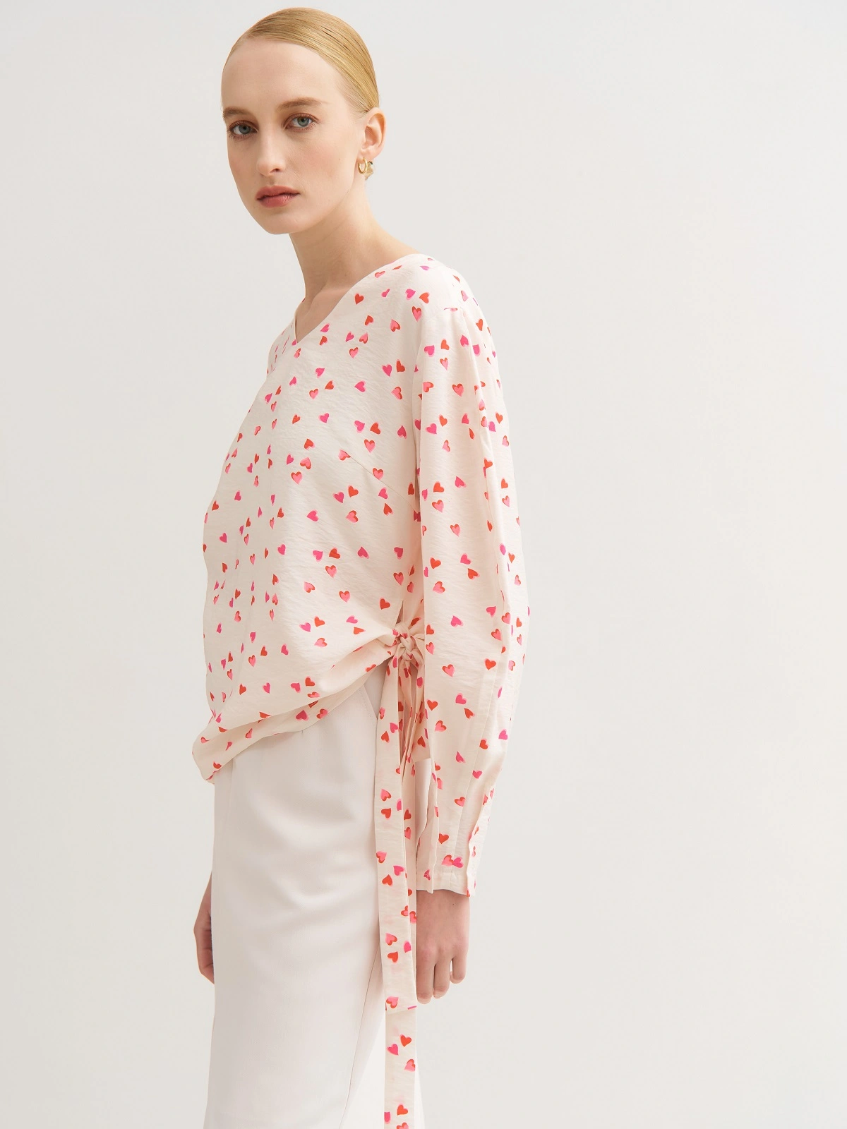 Молочная блуза с принтом