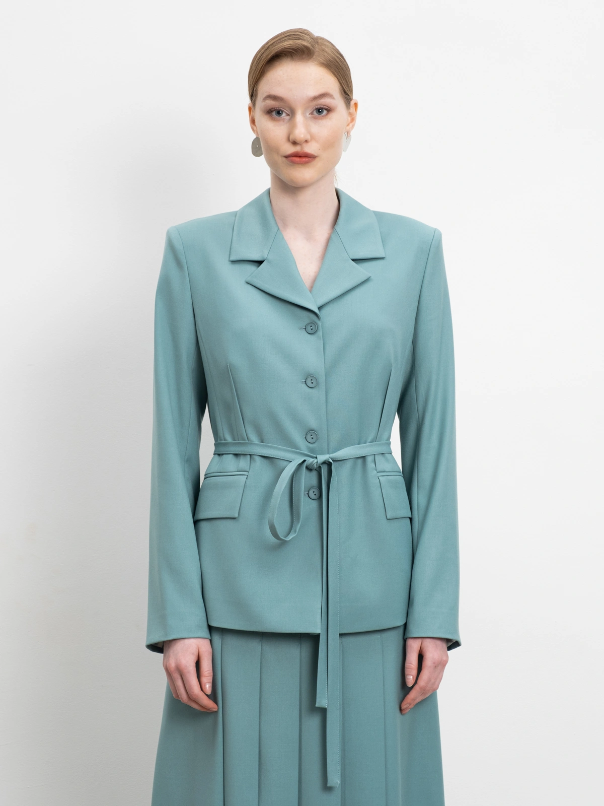 Мятный жакет с поясом