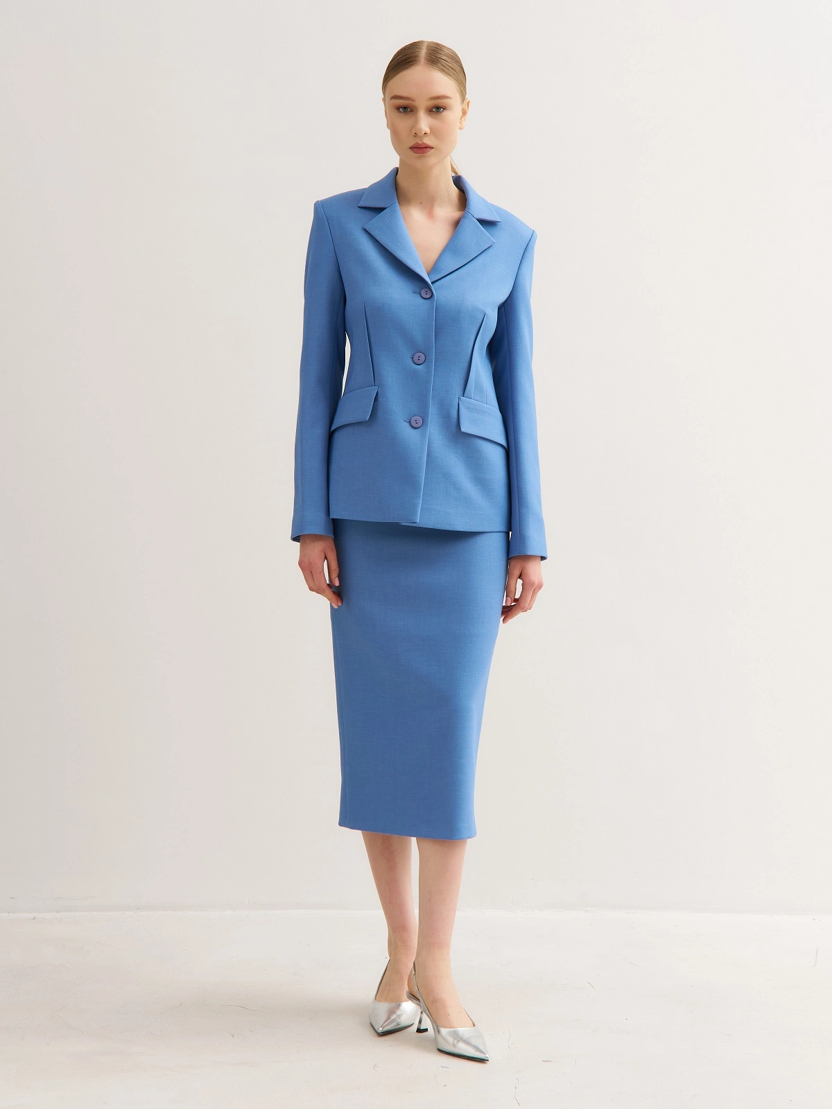 Голубая юбка миди