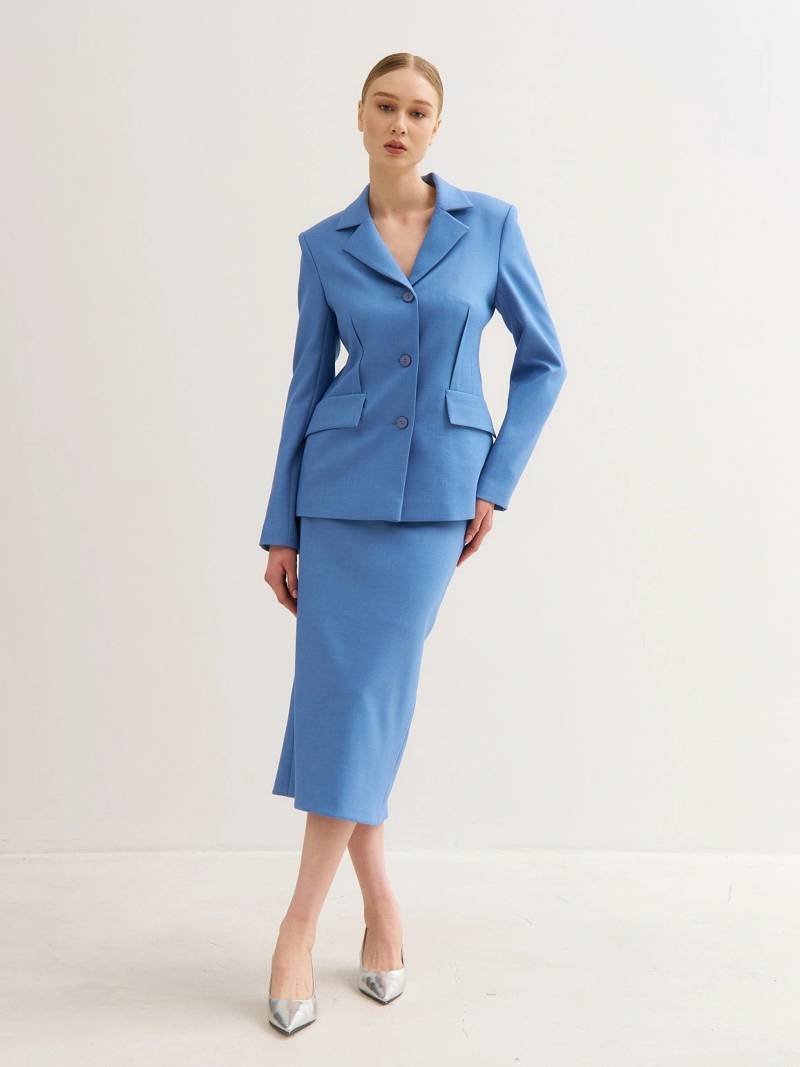 Голубая юбка миди