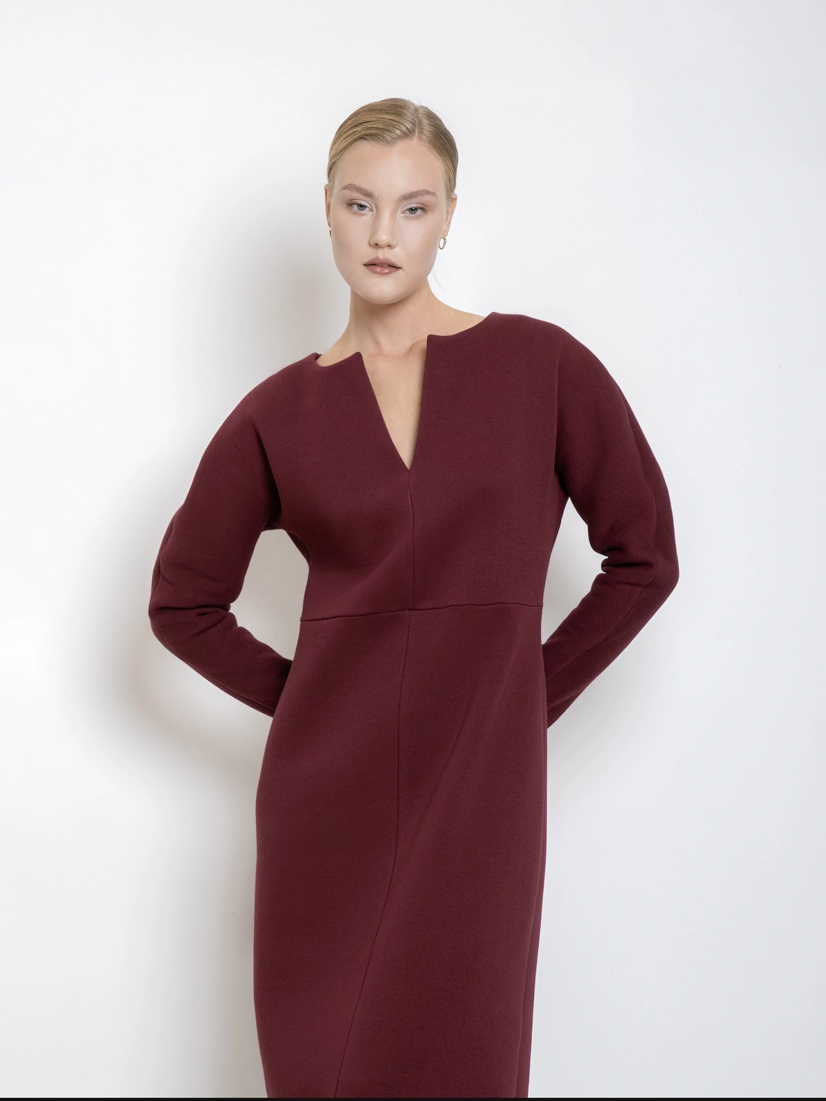 Платье из футера в оттенке бургунди