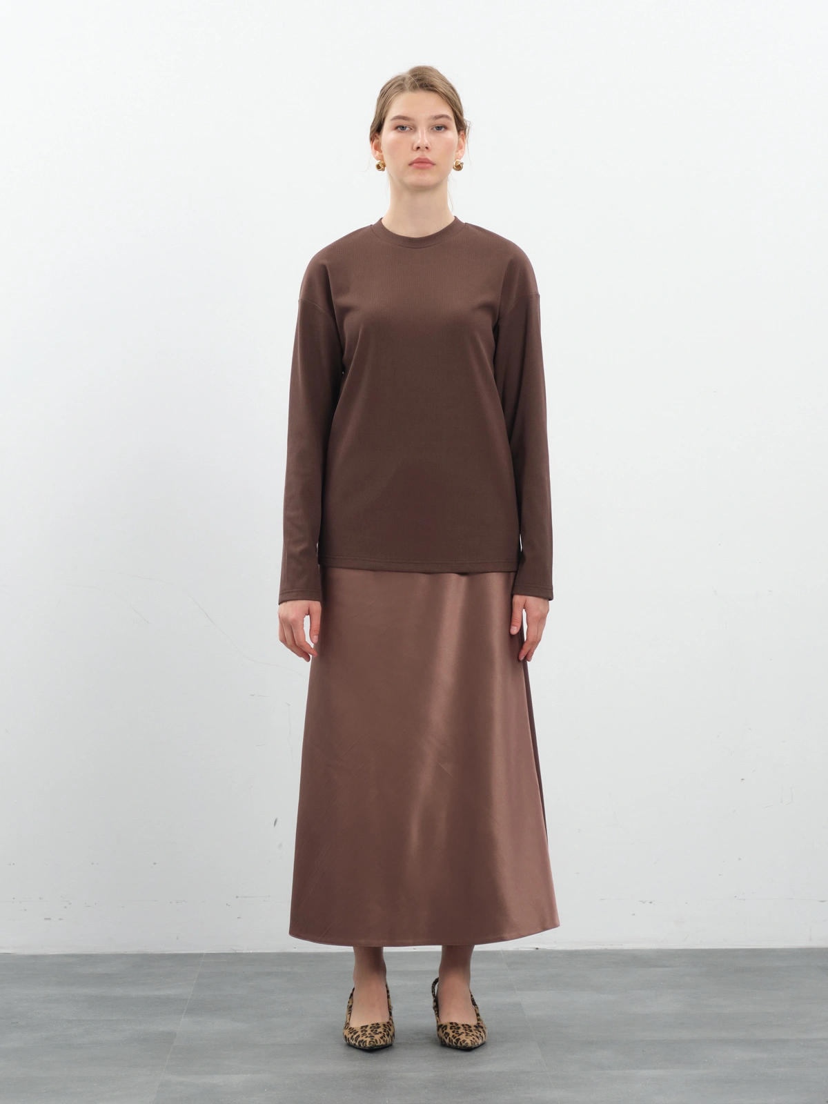 Шоколадный утепленный лонгслив в рубчик