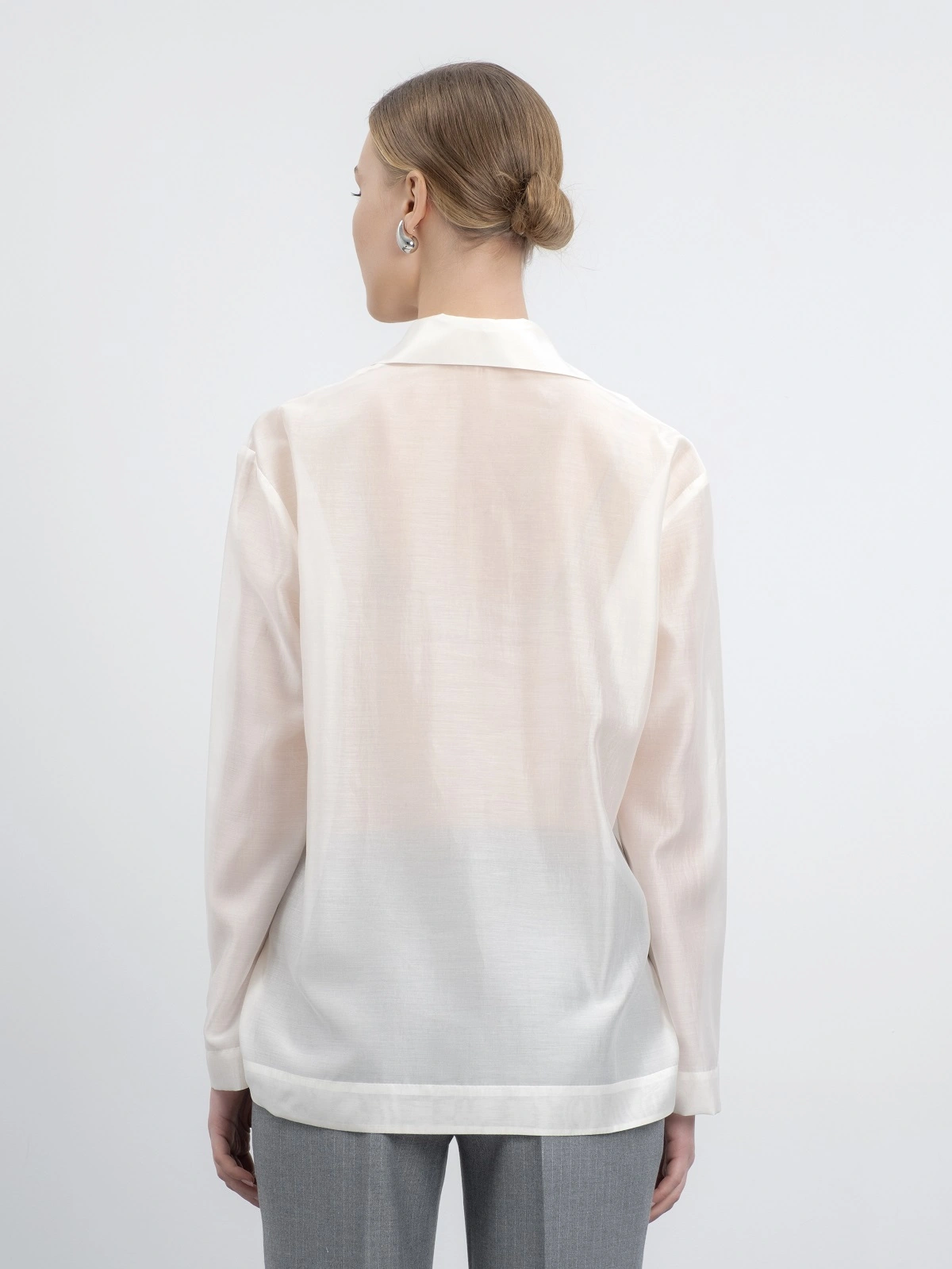 Жемчужная блуза с пластроном