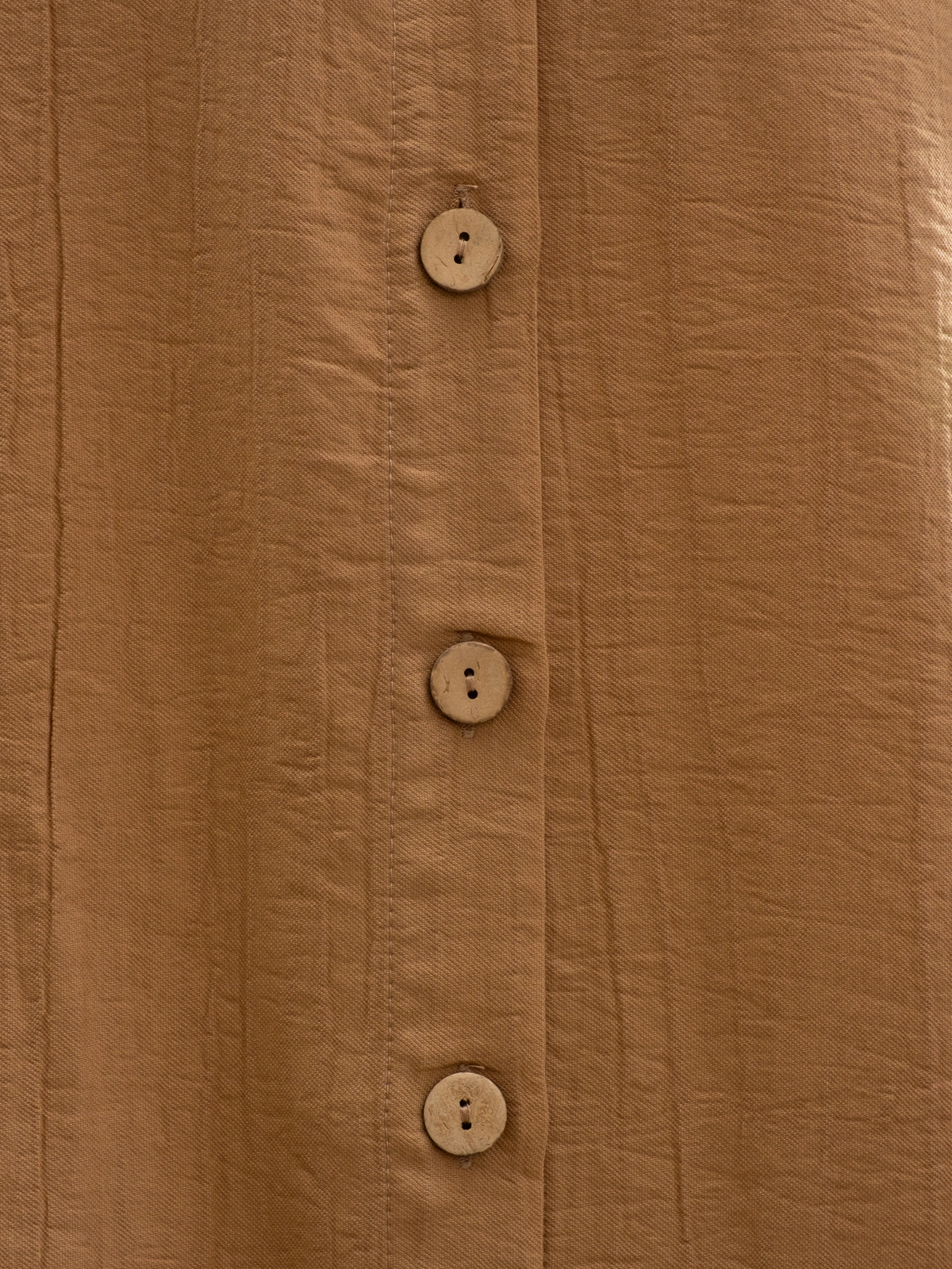 Песочное фактурное платье