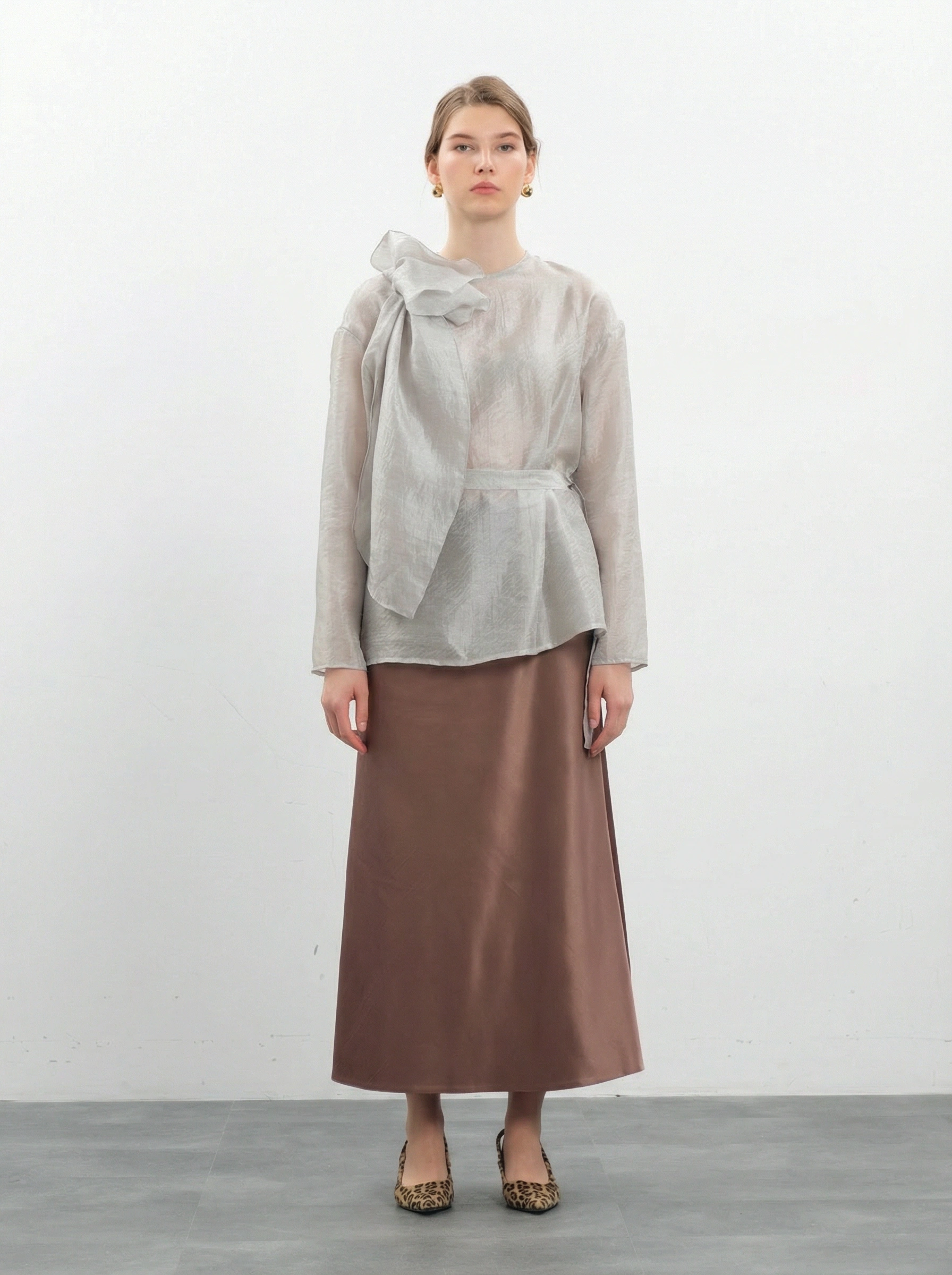 Атласная юбка в оттенке мокко