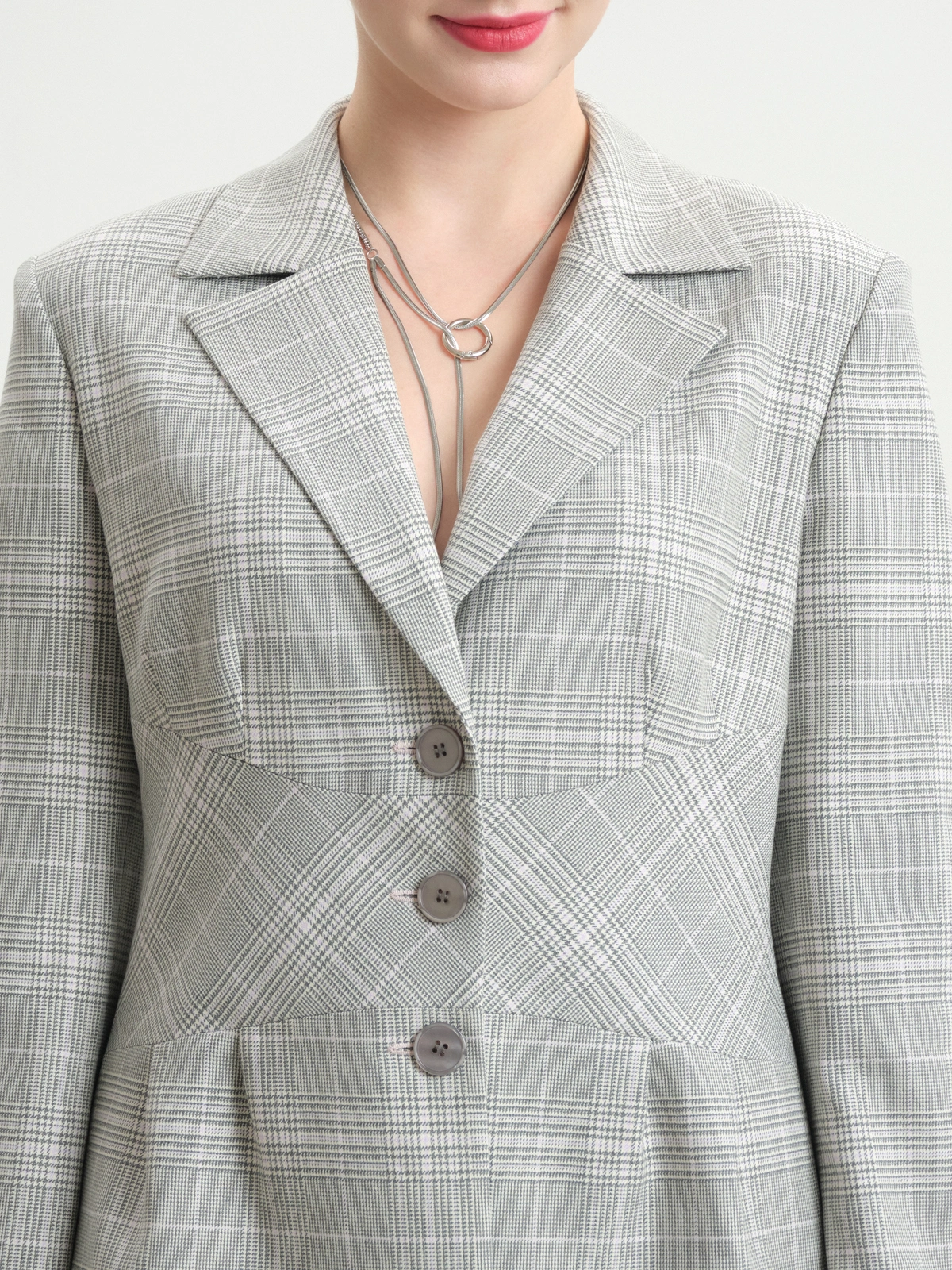 Приталенный жакет в клетку Essence