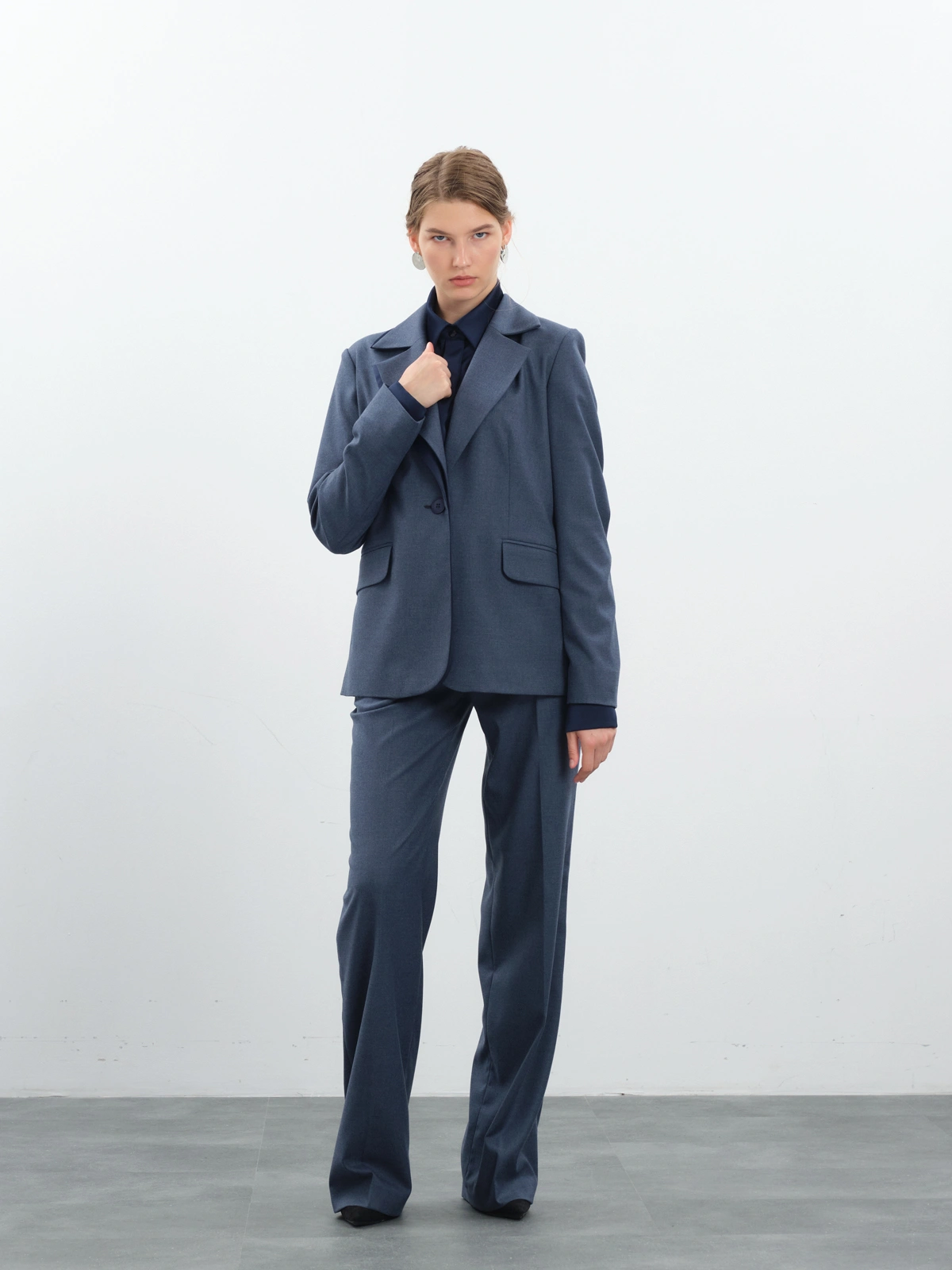 Синий жакет с шелковой отделкой