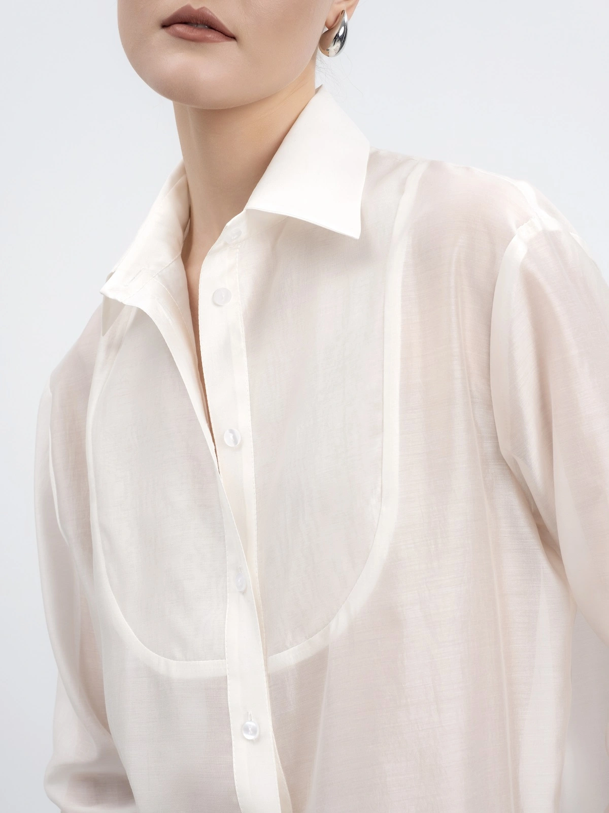 Жемчужная блуза с пластроном