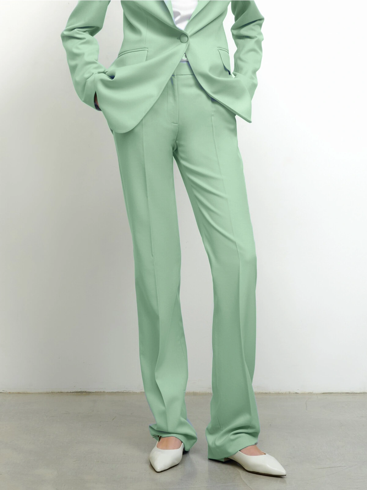 Длинные брюки в нежно-зеленом цвете