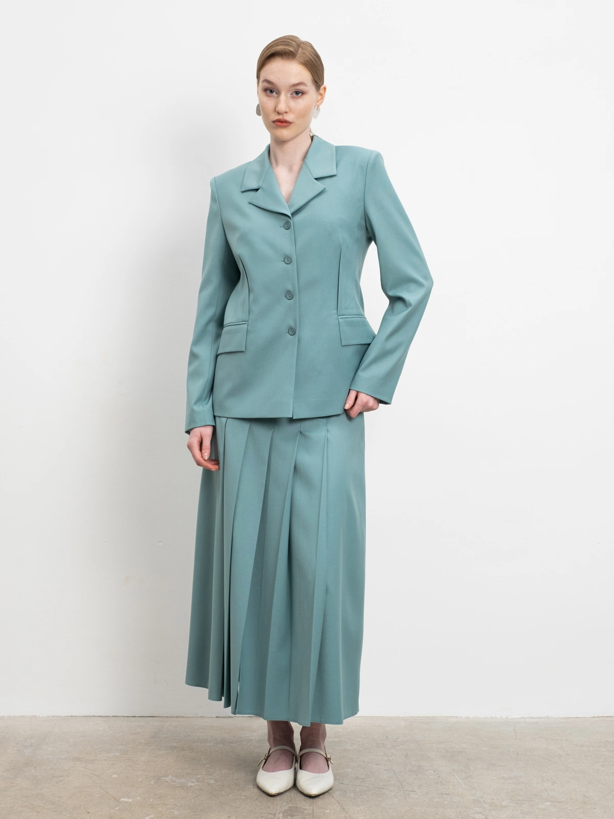 Мятный жакет с поясом