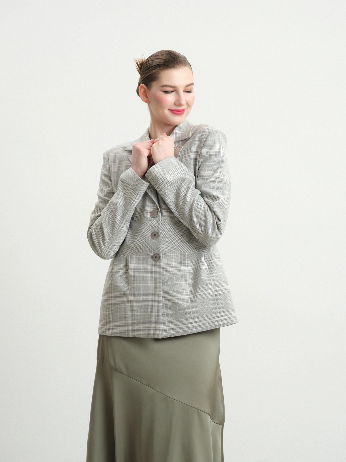 Приталенный жакет в клетку Essence