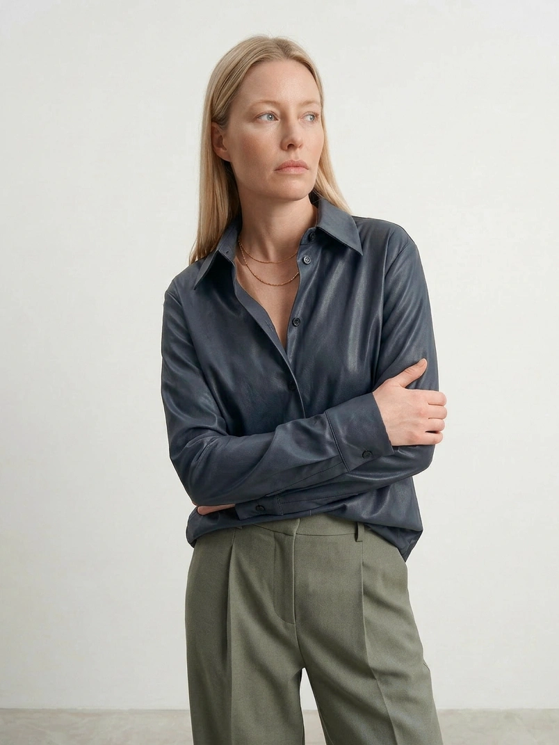 Синяя рубашка из экокожи