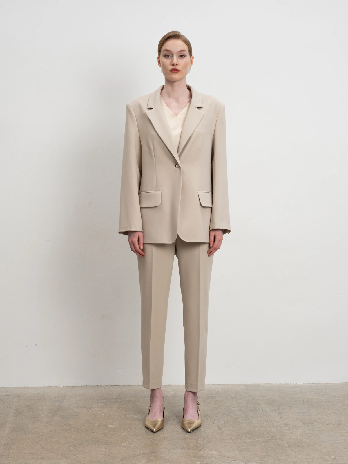 Бежевый жакет оверсайз