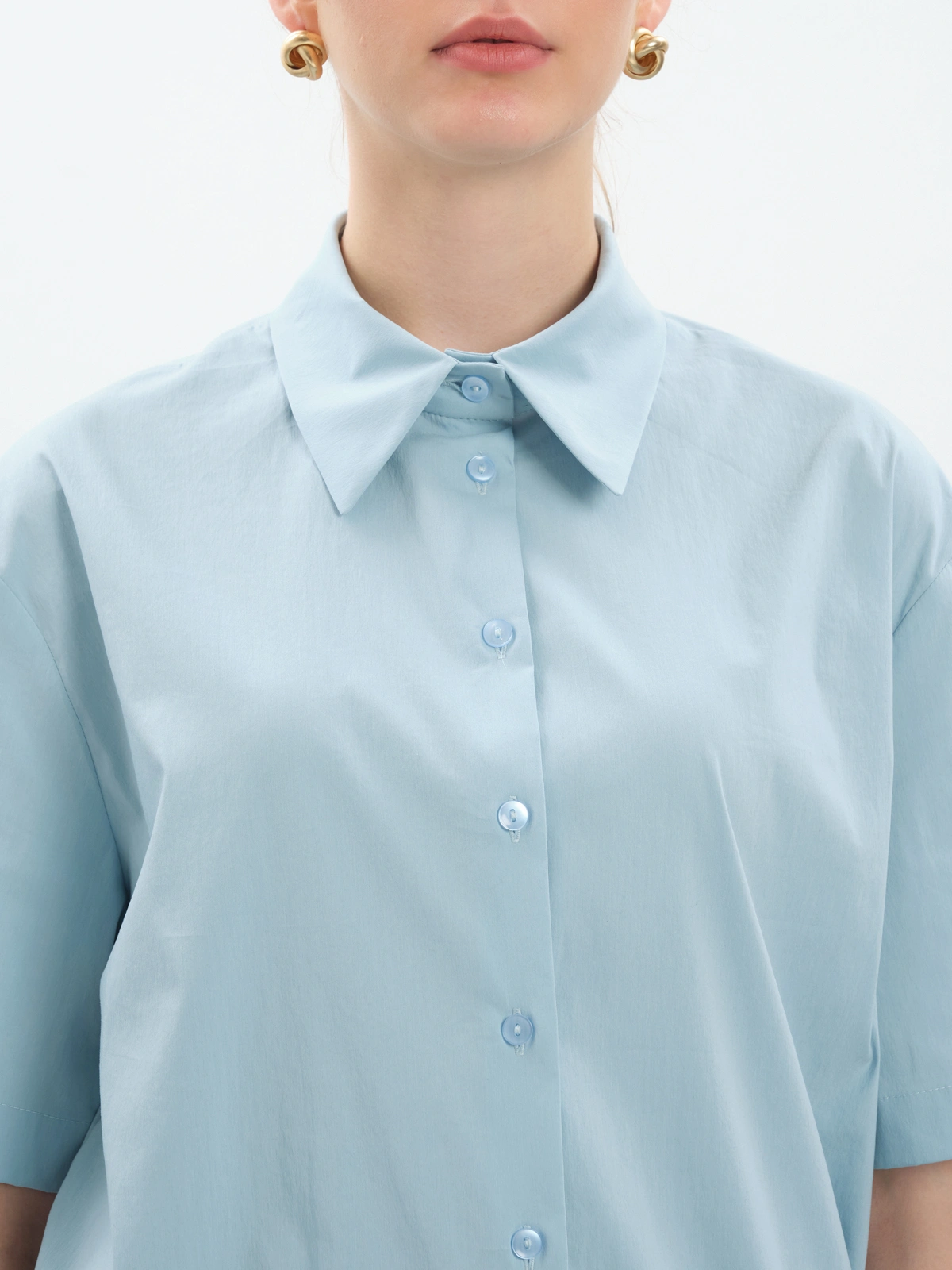 Голубая блуза с асимметричным низом