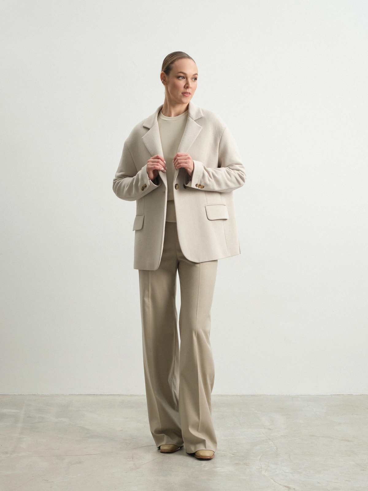 Бежевые брюки на резинке Bergenia