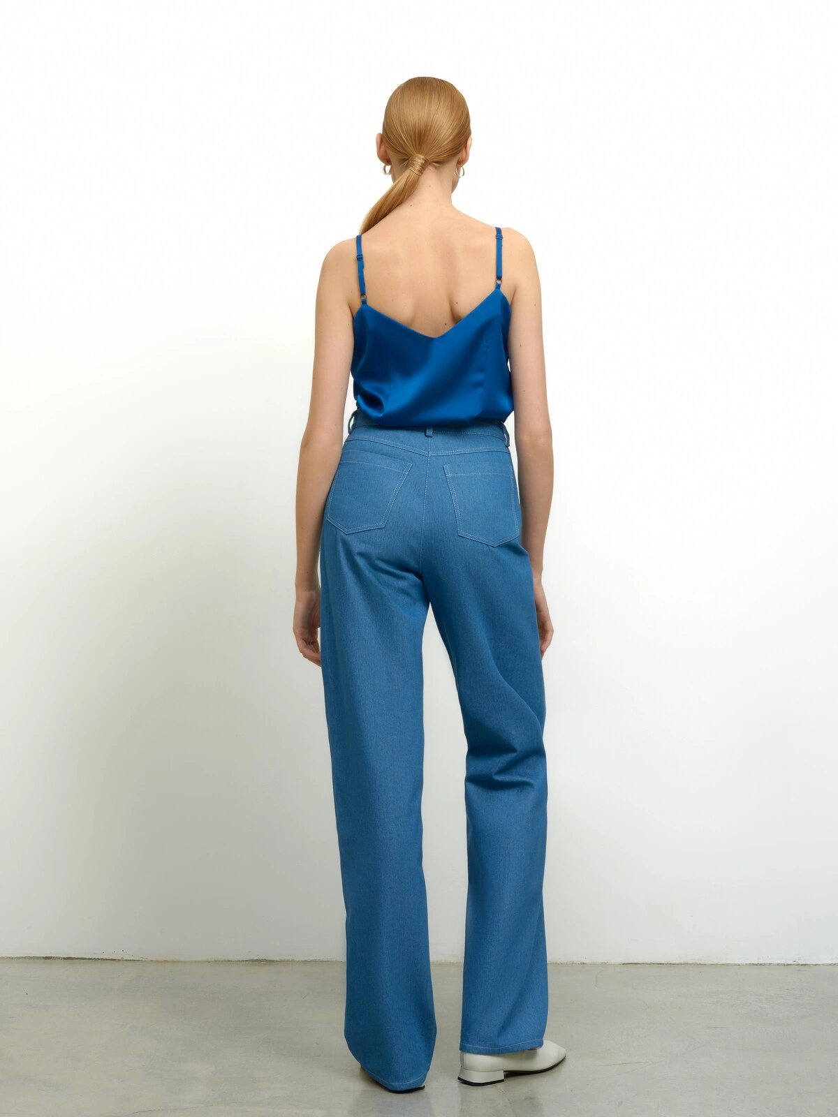 Голубые джинсы трубы