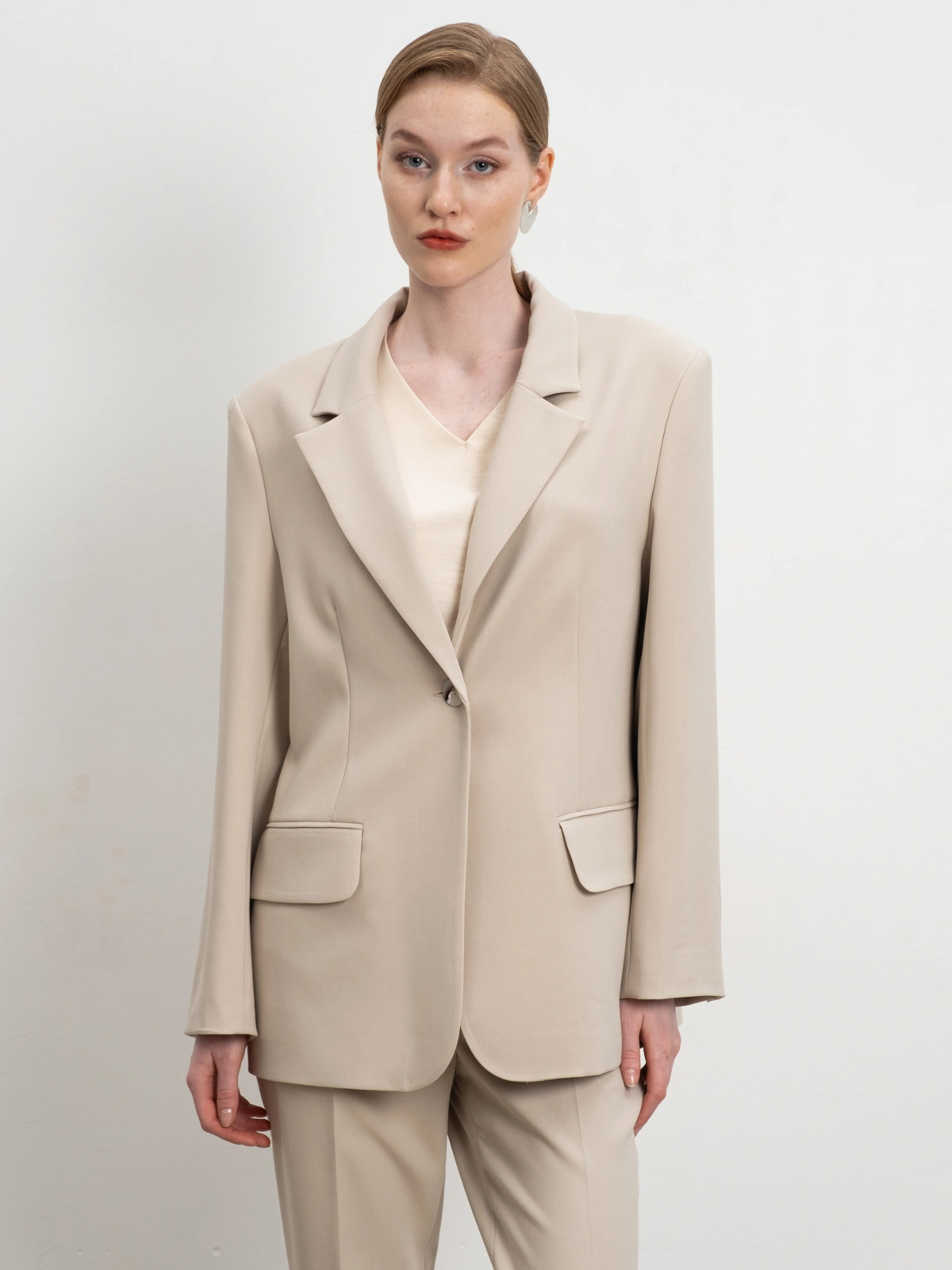 Бежевый жакет оверсайз