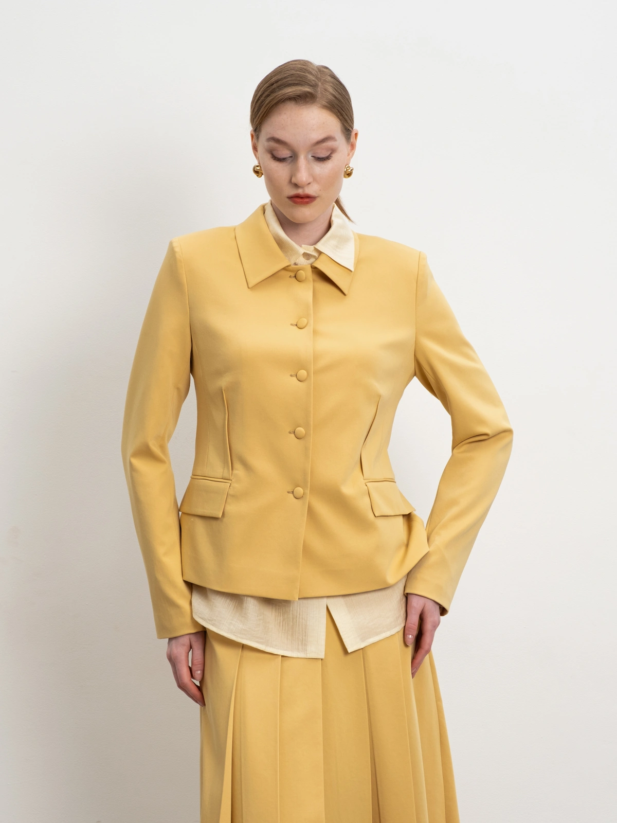 Горчичный укороченный жакет